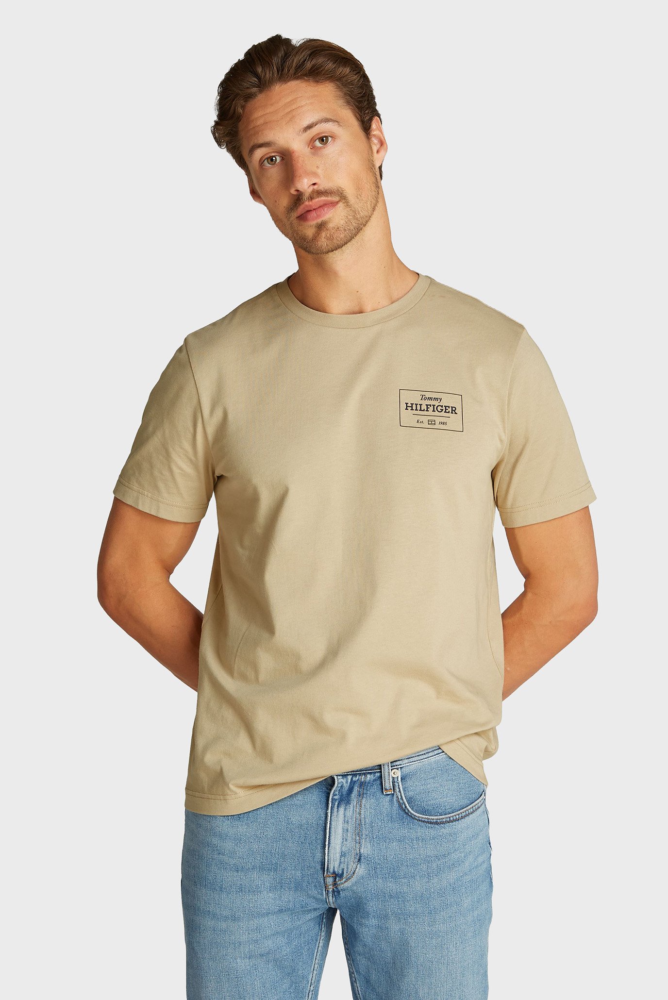 Мужская бежевая футболка MONOTYPE PRINTED LABEL TEE Бежевый XL Tommy Hilfiger MW0MW37454 Мужская бежевая футболка MONOTYPE PRINTED LABEL TEE Бежевый XL Tommy Hilfiger MW0MW37454