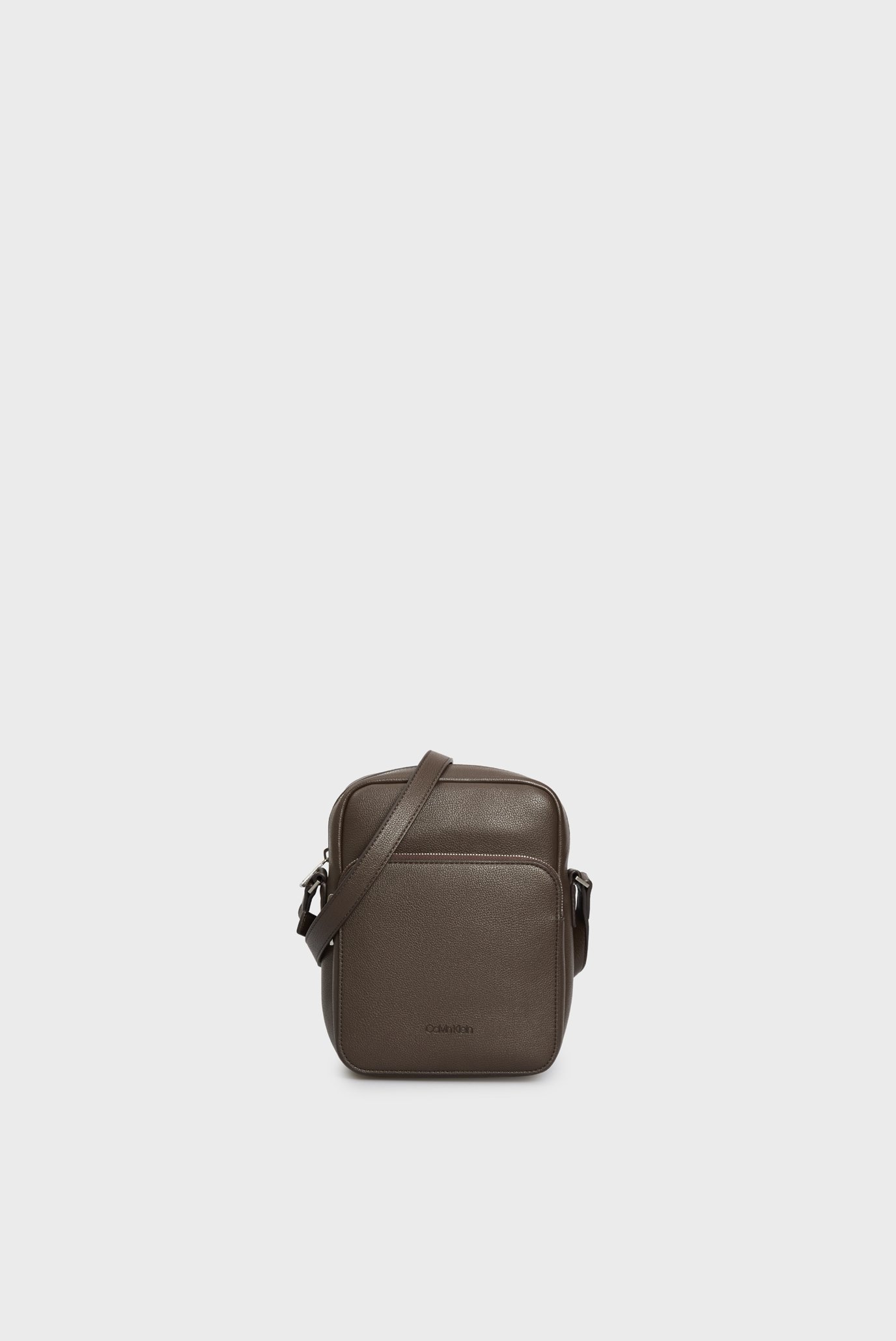 Мужская коричневая сумка MICRO PEBBLE Коричневый ONESIZE Calvin Klein LV04D3076G Мужская коричневая сумка MICRO PEBBLE Коричневый ONESIZE Calvin Klein LV04D3076G