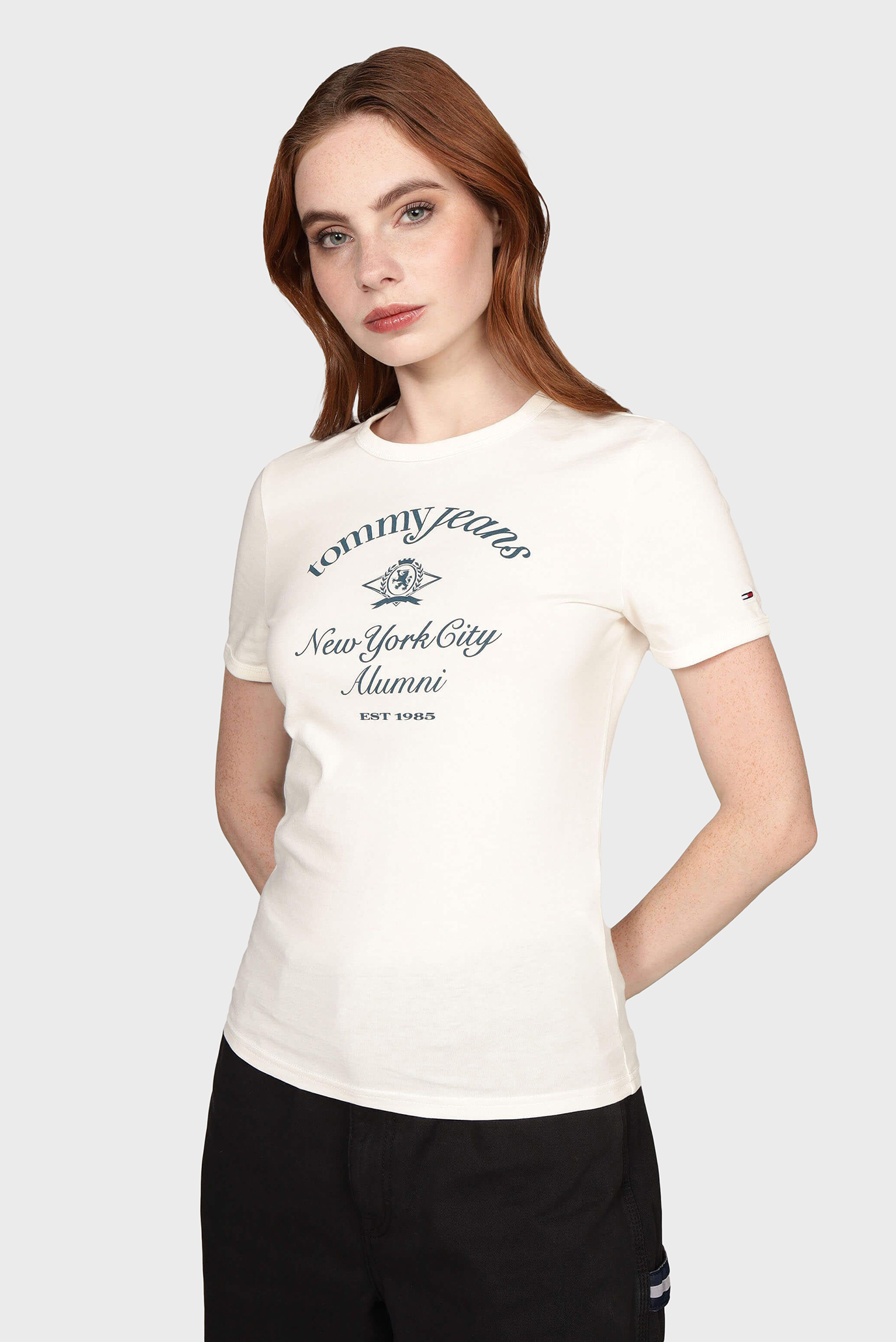 Женская белая футболка TJW SLIM CREST NYC RINGER Белый XXS Tommy Jeans DW0DW20323 Женская белая футболка TJW SLIM CREST NYC RINGER Белый XXS Tommy Jeans DW0DW20323