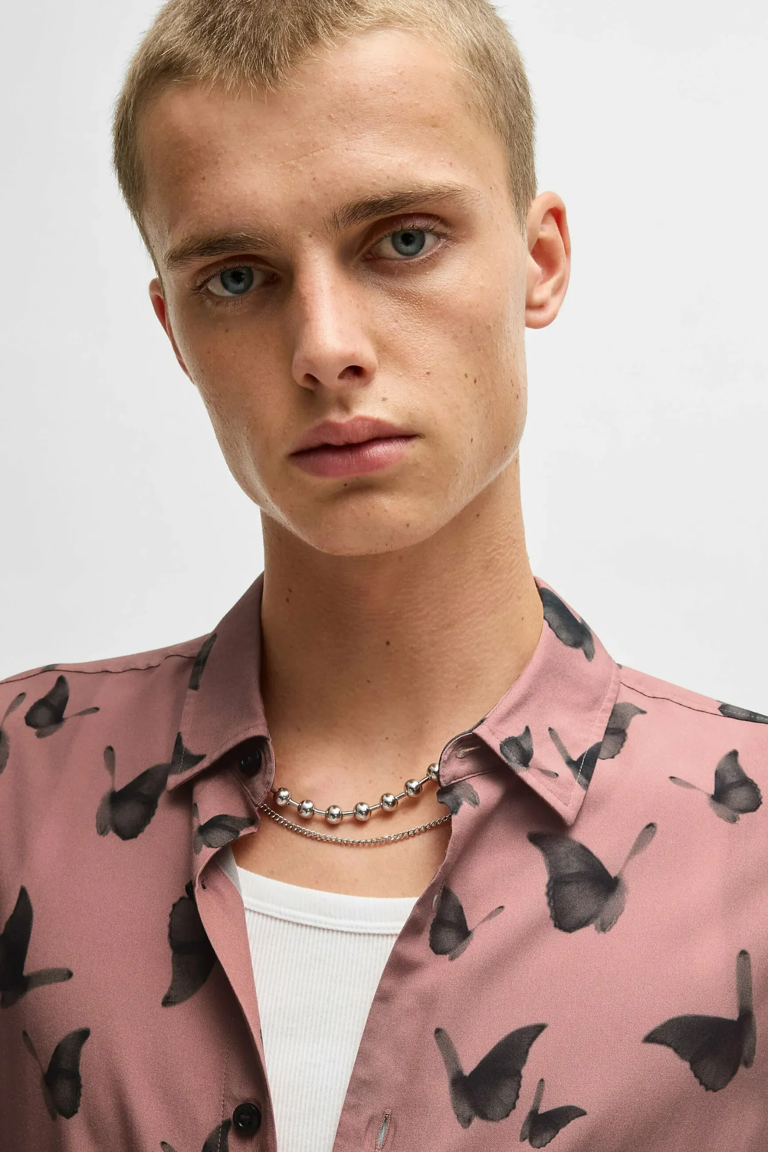 Мужская розовая рубашка с узором 3