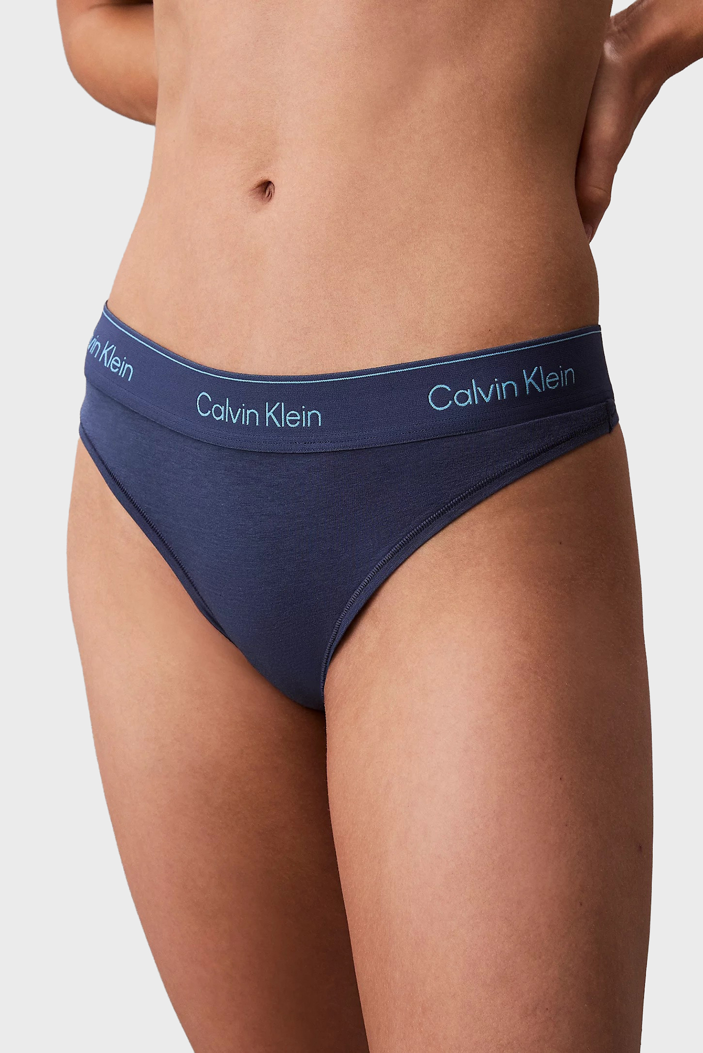 Женские синие трусики THONG Синий XS Calvin Klein LV00QF8518 Женские синие трусики THONG Синий XS Calvin Klein LV00QF8518