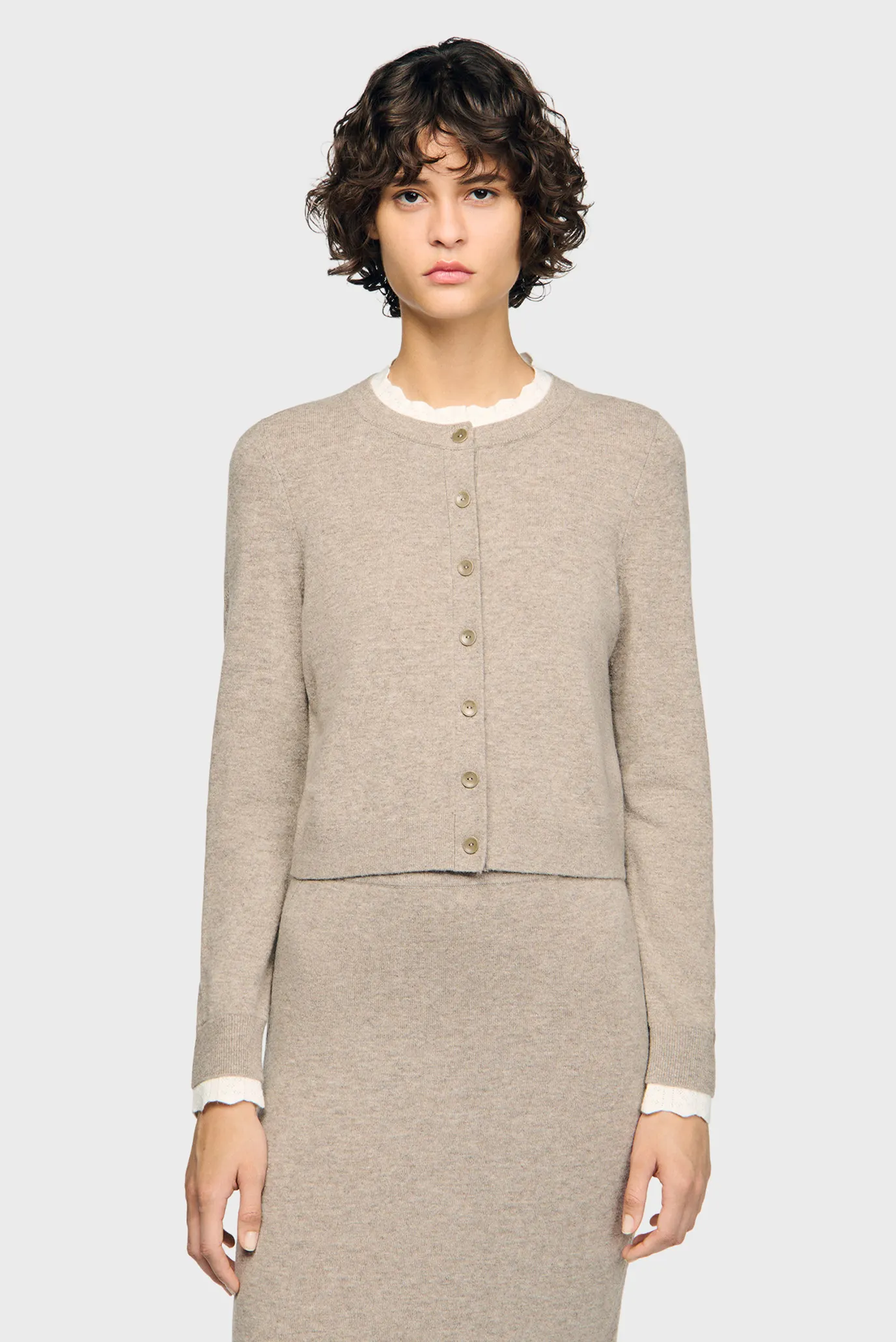Жіночий бежевий вовняний кардиган 1