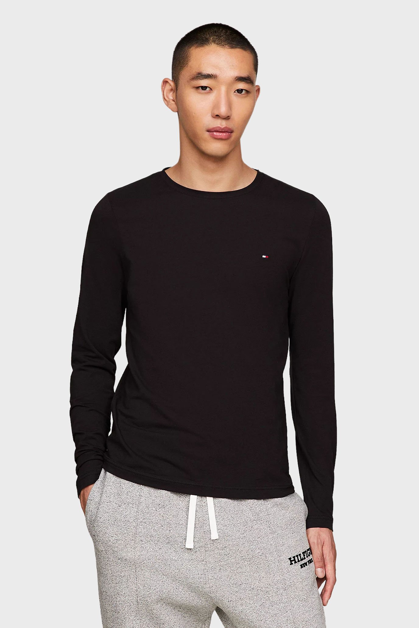 Мужской черный лонгслив STRETCH SLIM FIT LONG SLEEVE TEE Черный XXL Tommy Hilfiger MW0MW10804 Мужской черный лонгслив STRETCH SLIM FIT LONG SLEEVE TEE Черный XXL Tommy Hilfiger MW0MW10804