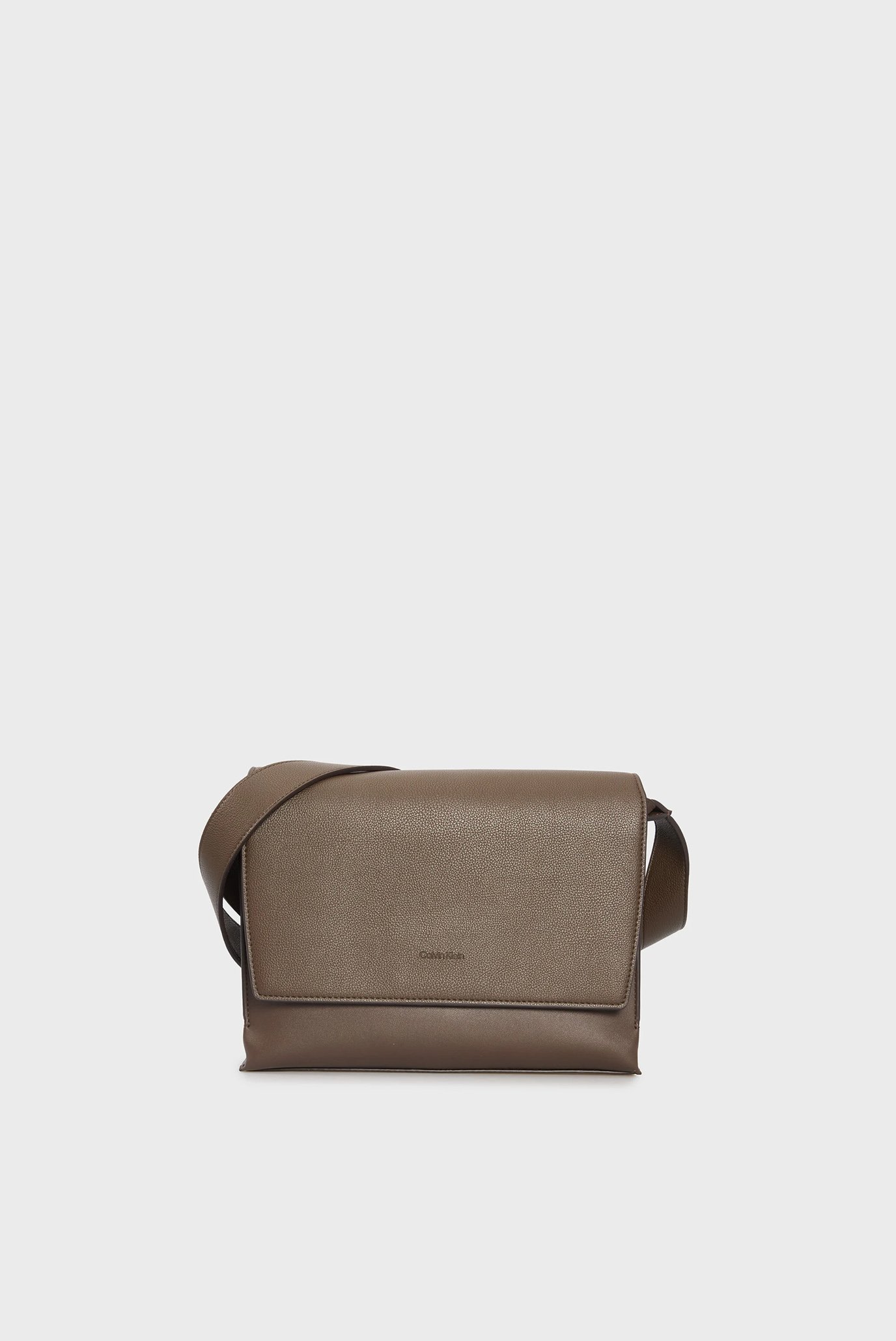 Мужская коричневая сумка MICRO PEBBLE MESSENGER 27 Коричневый ONESIZE Calvin Klein LV04D3034G Мужская коричневая сумка MICRO PEBBLE MESSENGER 27 Коричневый ONESIZE Calvin Klein LV04D3034G