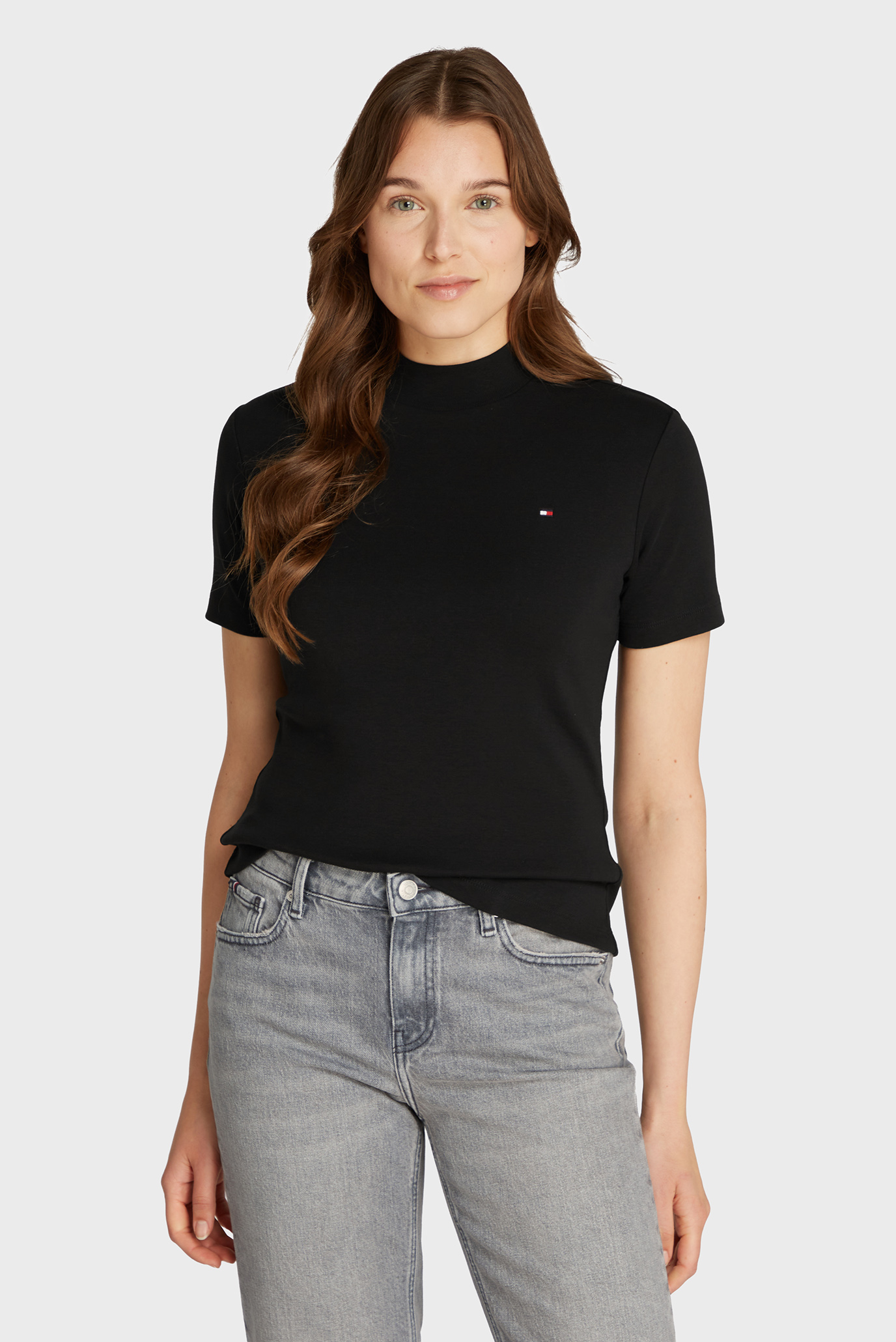 Женская черная футболка SLIM CODY CROP MOCK-NK Черный XS Tommy Hilfiger WW0WW40586 Женская черная футболка SLIM CODY CROP MOCK-NK Черный XS Tommy Hilfiger WW0WW40586