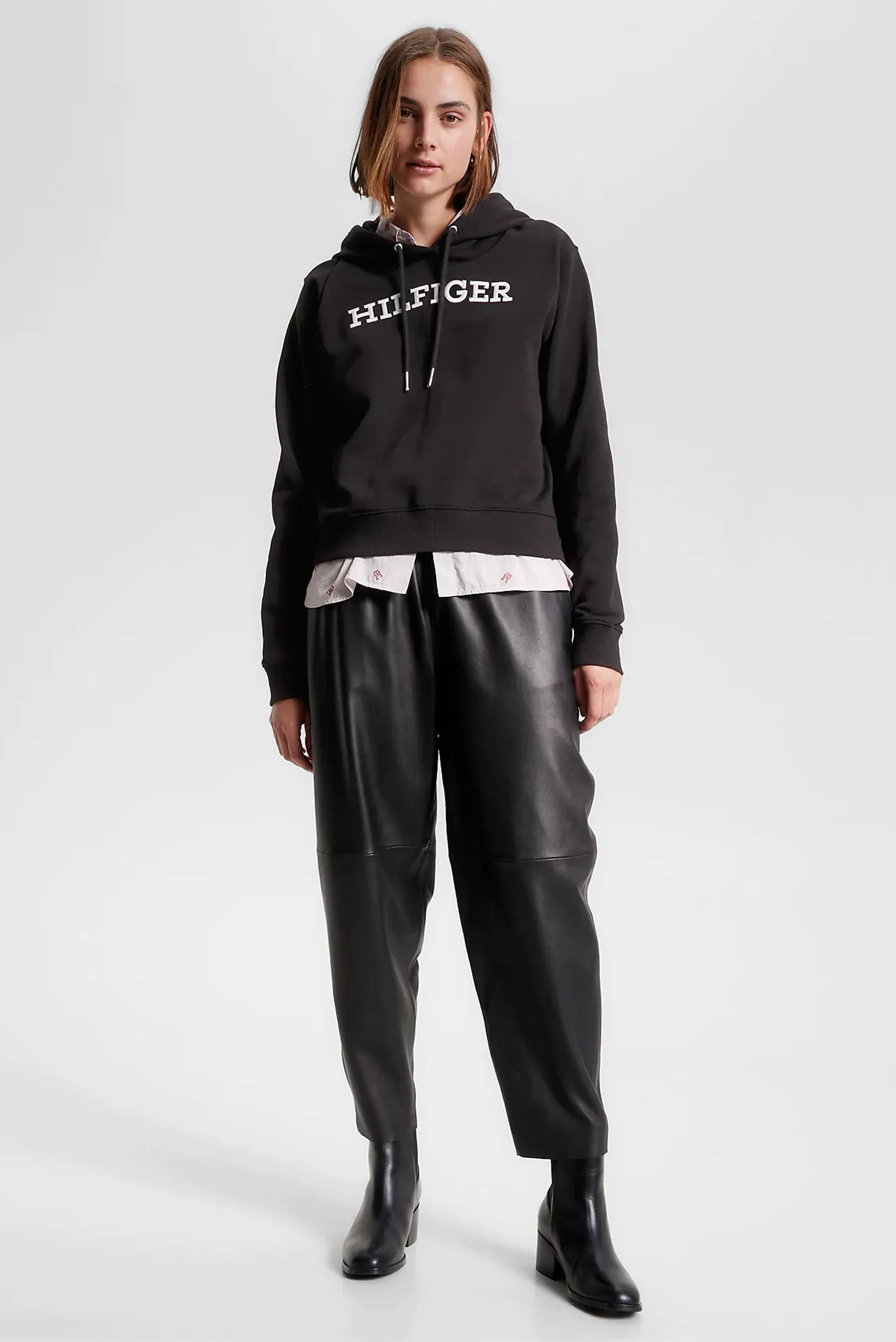 Жіноче чорне худі REG MONOTYPE EMB 2