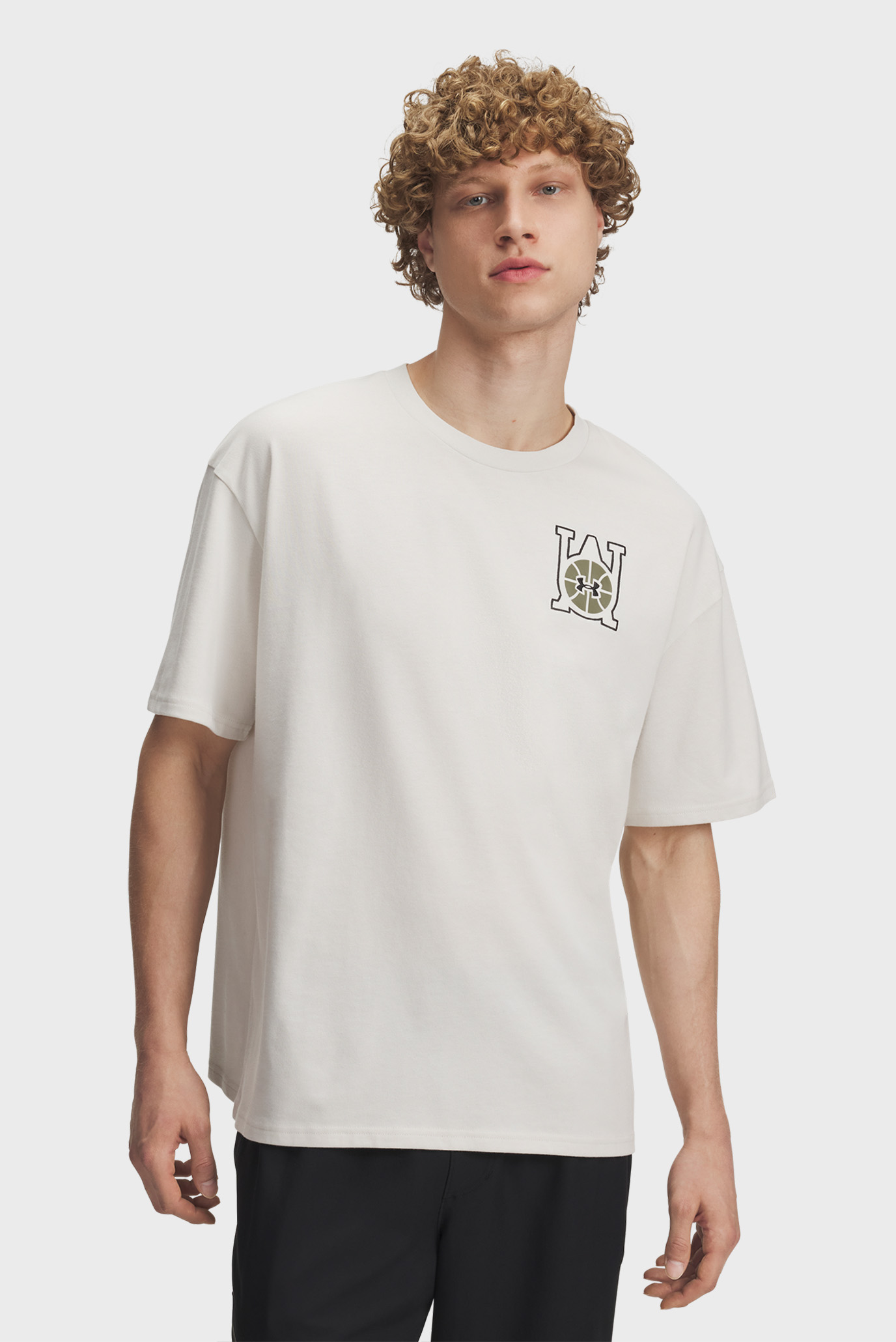 Мужская белая футболка UA M HWT OS Hoops Courtside Белый XXL Under Armour 6003686-110 Мужская белая футболка UA M HWT OS Hoops Courtside Белый XXL Under Armour 6003686-110