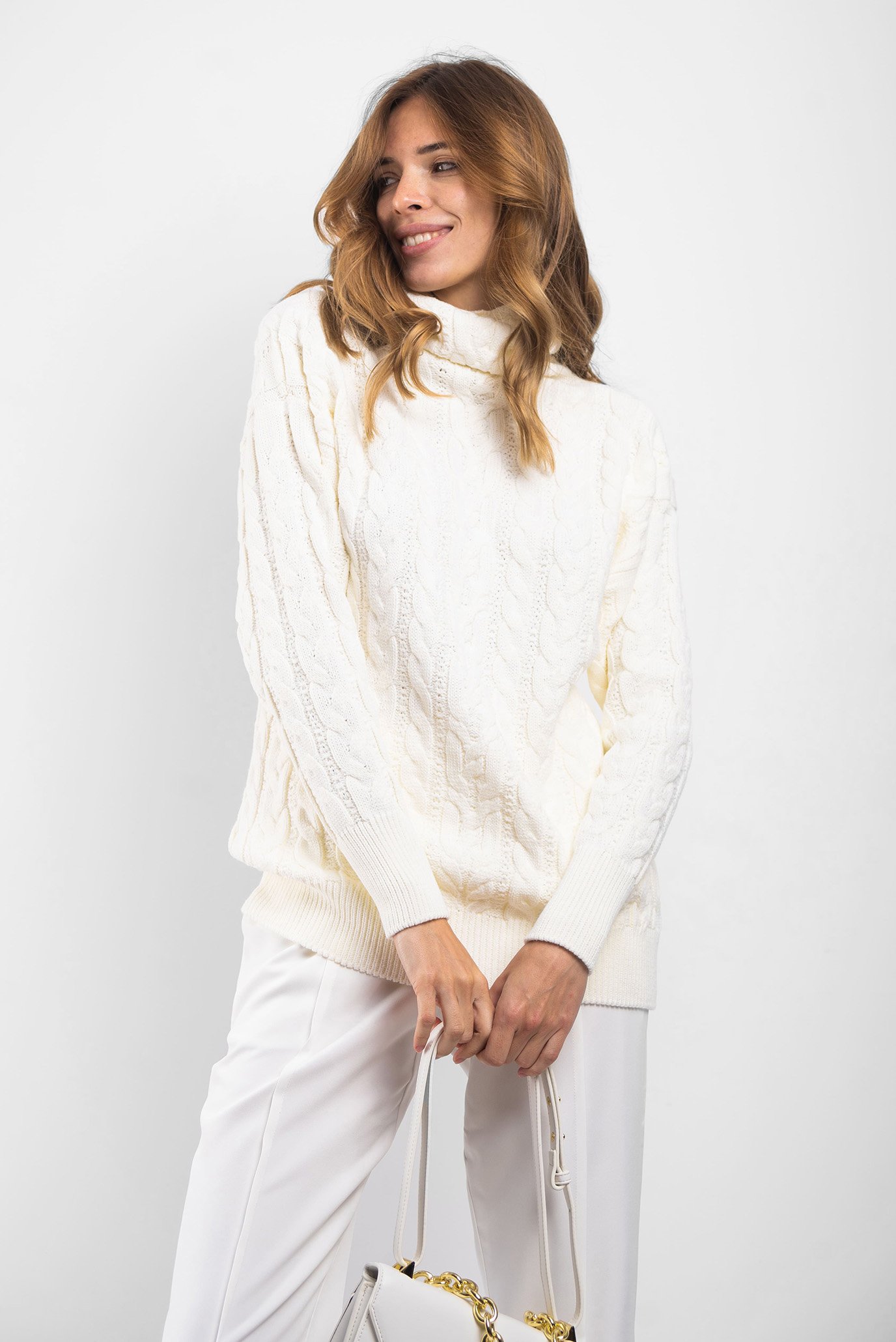 Женский белый свитер 1