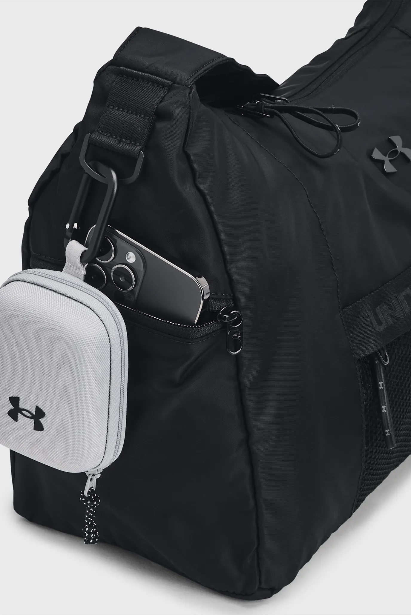 Женская черная спортивная сумка UA Studio Slouchy Duffle 4