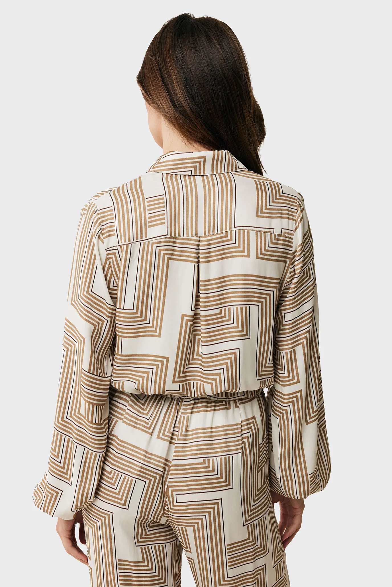 Жіноча бежева блуза з візерунком Graphic blouse 3