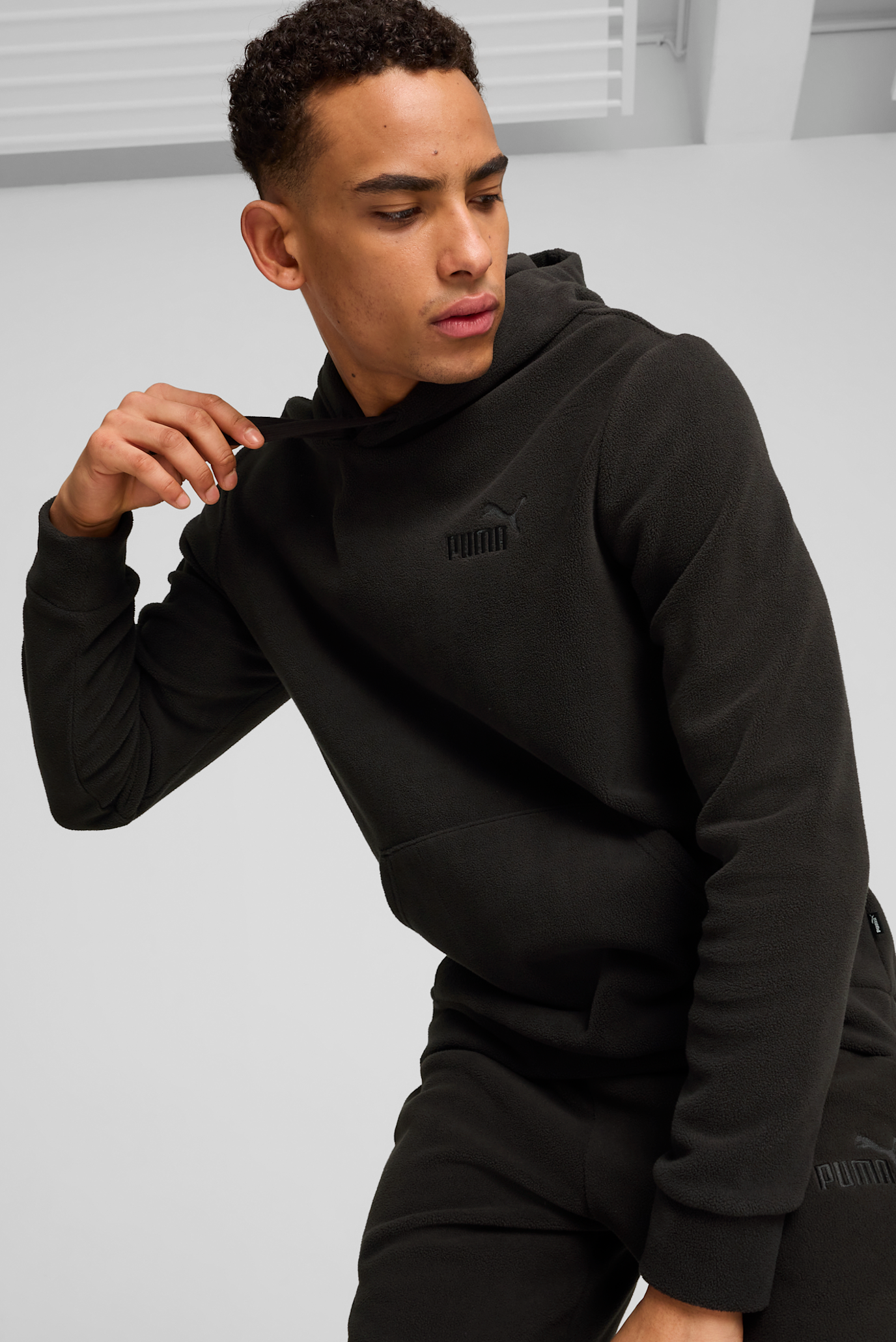 Мужское черное худи ESS ELEVATED Hoodie Men 1