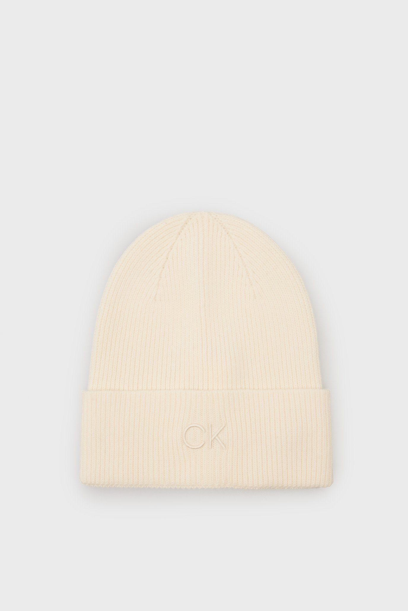 Женская белая шапка CK EMBROIDERY FINE RIB BEANIE 1