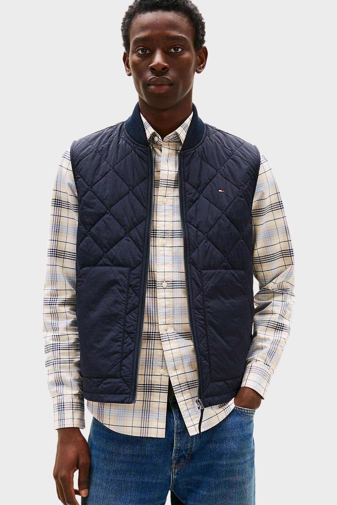 Мужской темно-синий жилет DIAMOND QUILTED VEST Синий M Tommy Hilfiger MW0MW39647 Мужской темно-синий жилет DIAMOND QUILTED VEST Синий M Tommy Hilfiger MW0MW39647