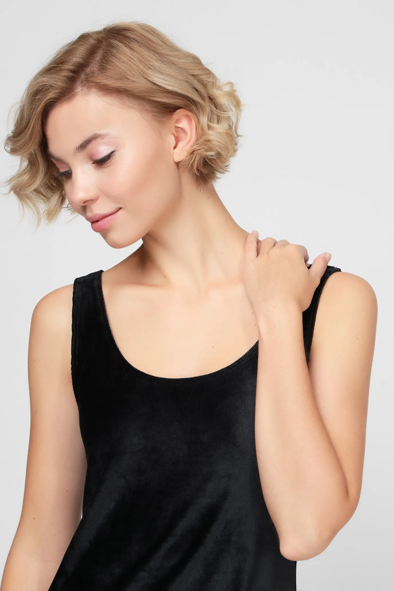 Жіноча чорна вельветова сукня 4