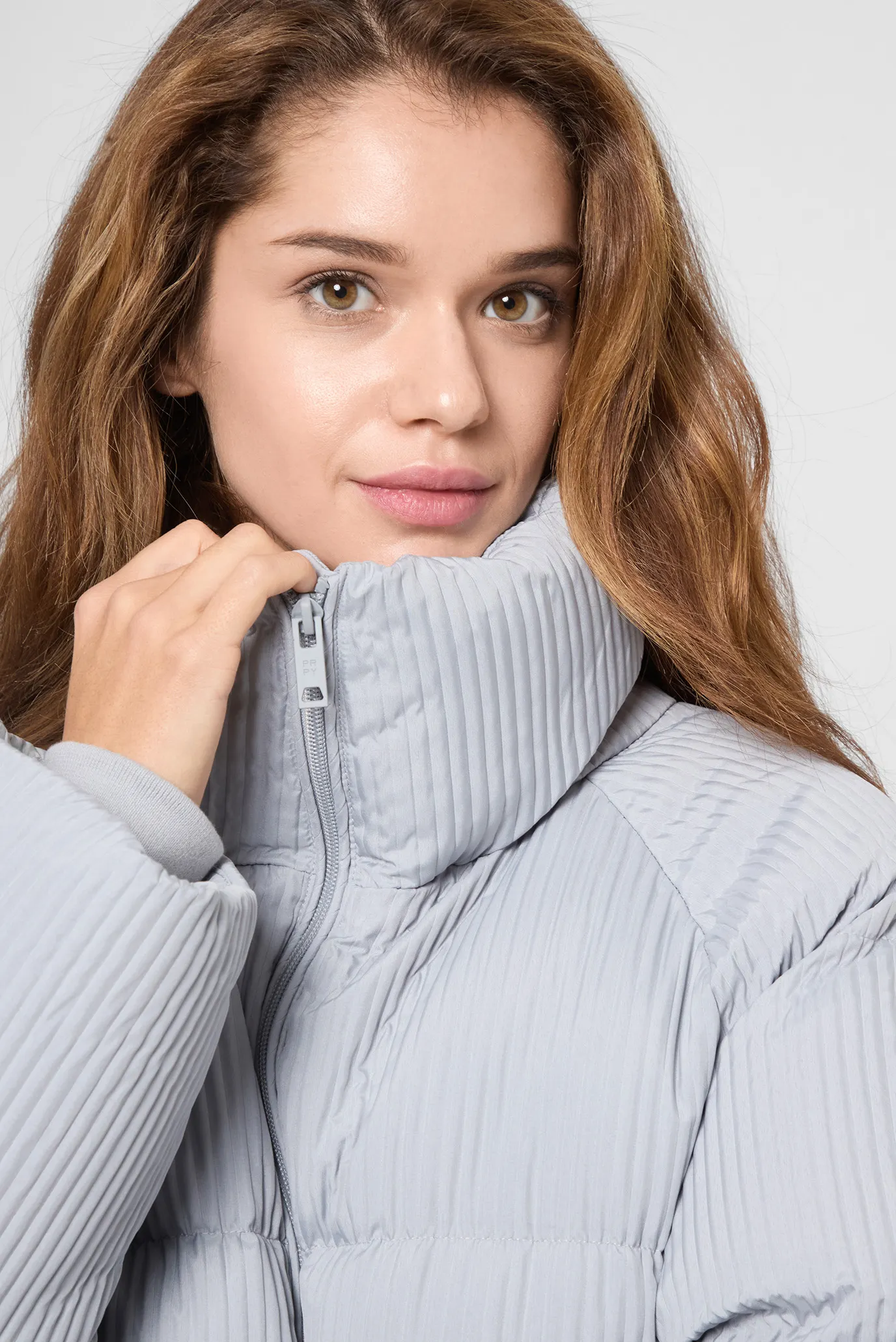 Женский голубой пуховик 5