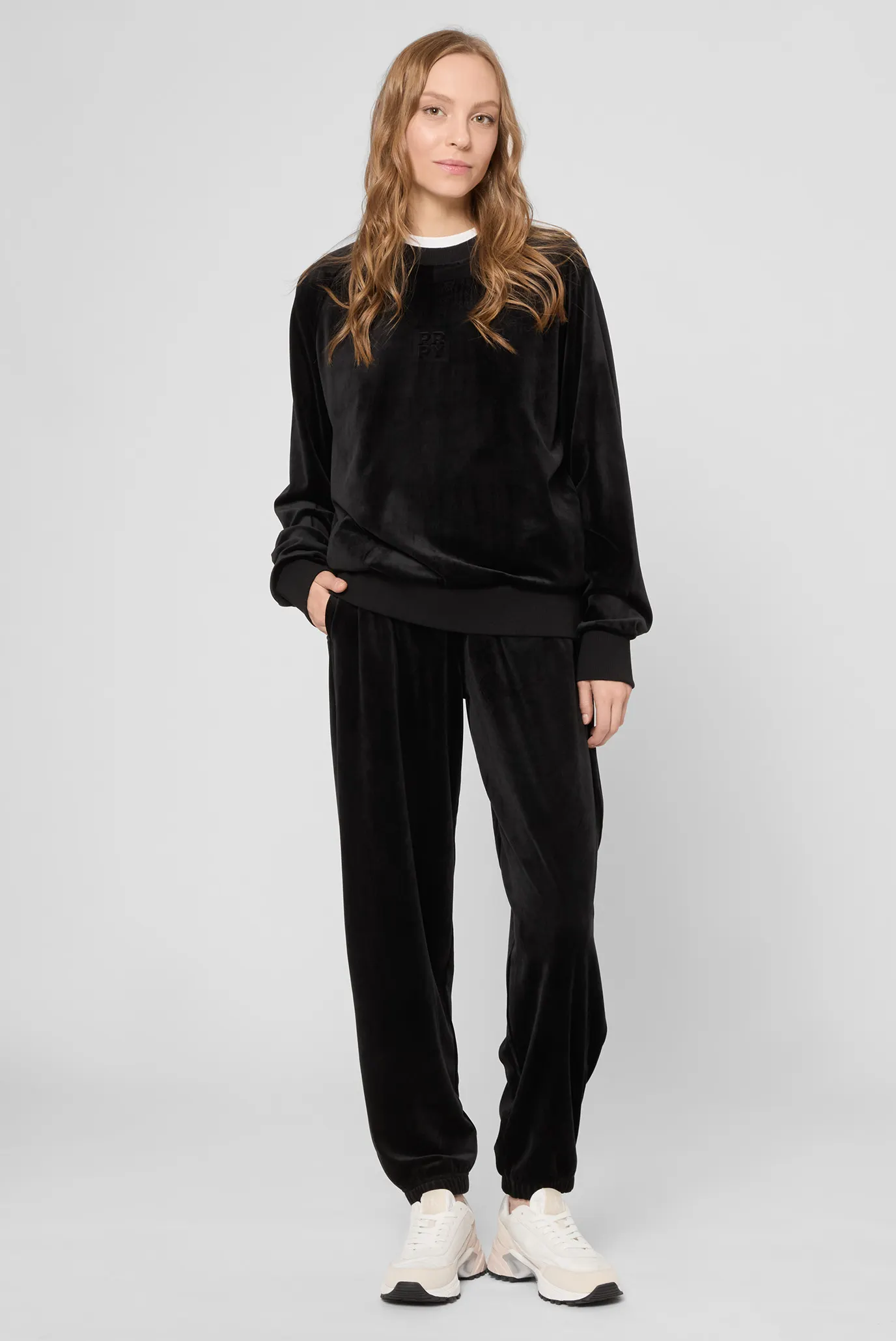 Женский черный велюровый свитшот 2
