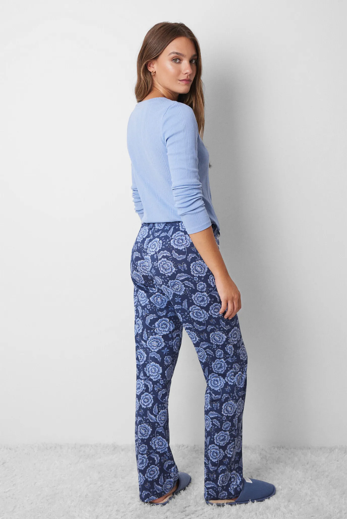 Женские темно-синие брюки с узором 4