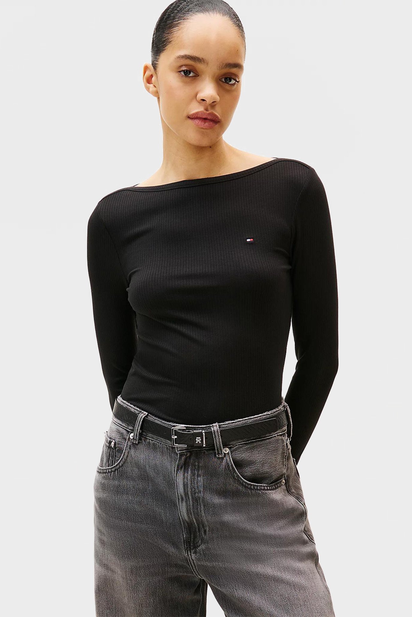 Женский черный джемпер SLIM Черный M Tommy Hilfiger WW0WW47309 Женский черный джемпер SLIM Черный M Tommy Hilfiger WW0WW47309