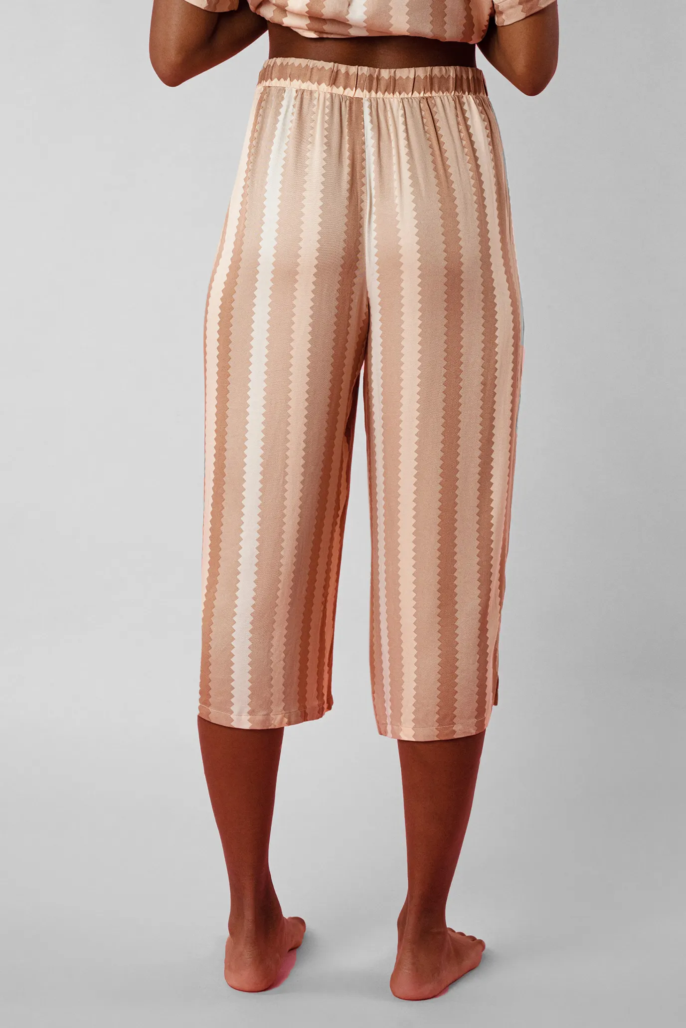 Жіночі бежеві кюлоти у смужку 3