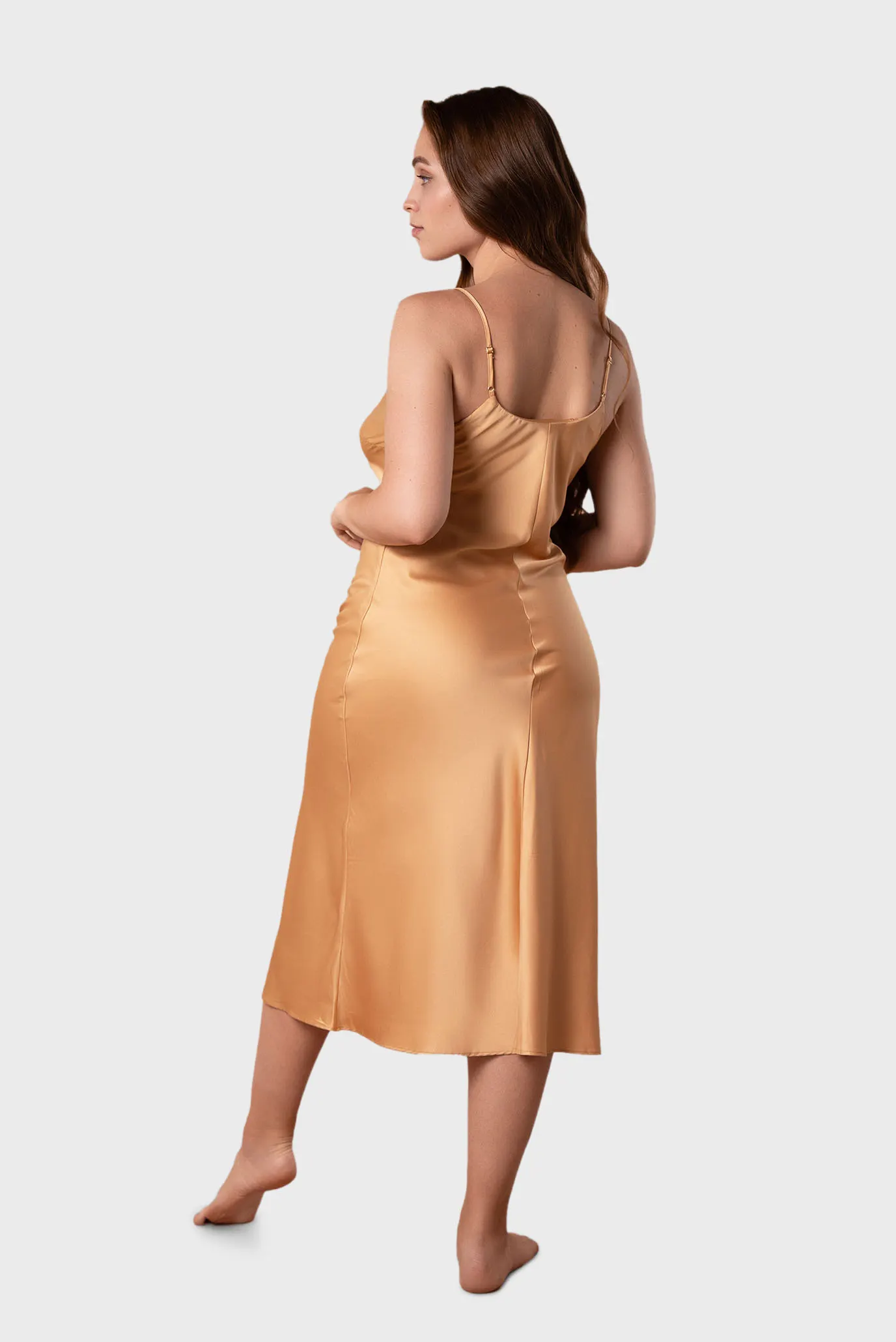 Женская бежевая ночная рубашка 2