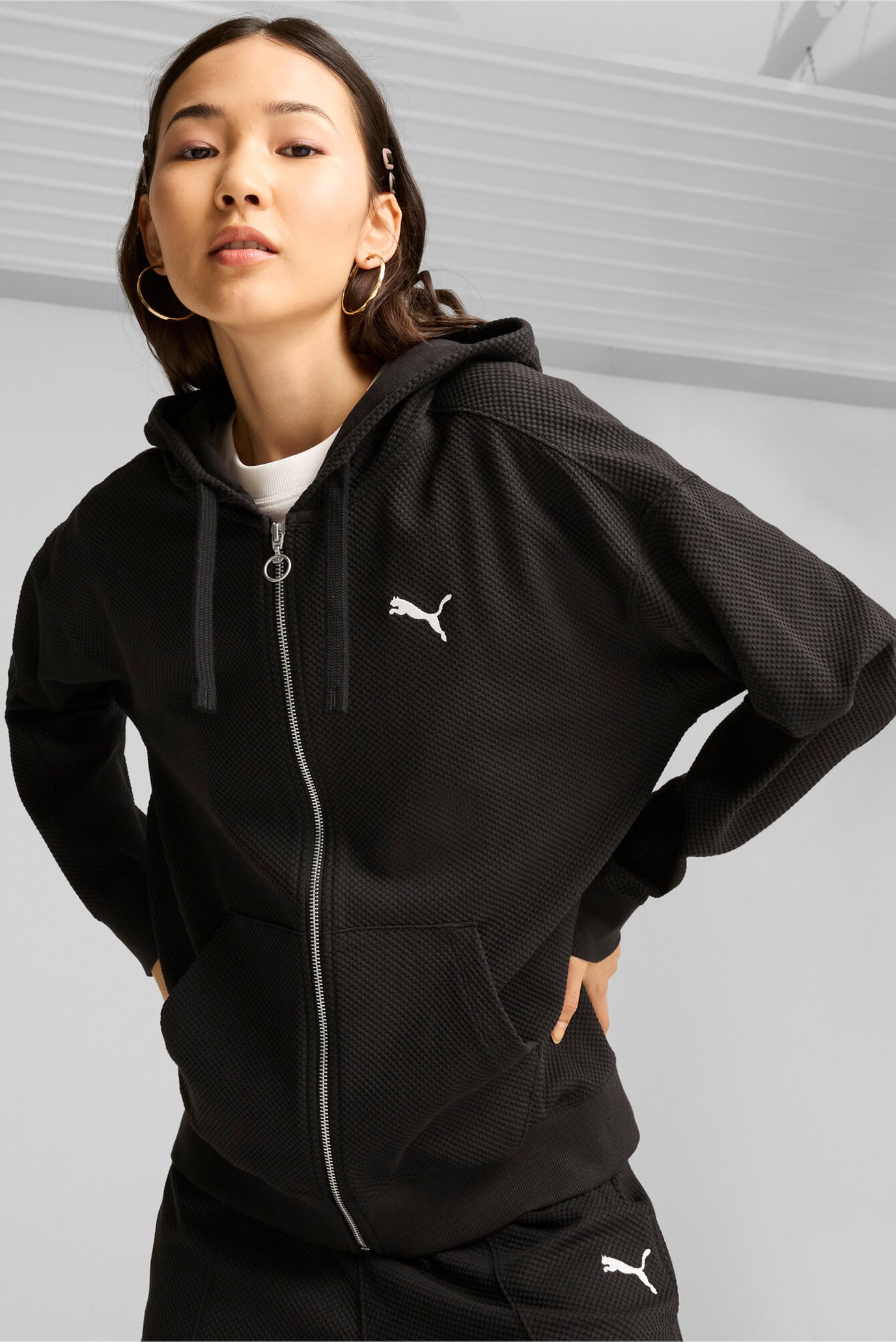 Женское черное худи
HER Full-Zip Hoodie Women 1