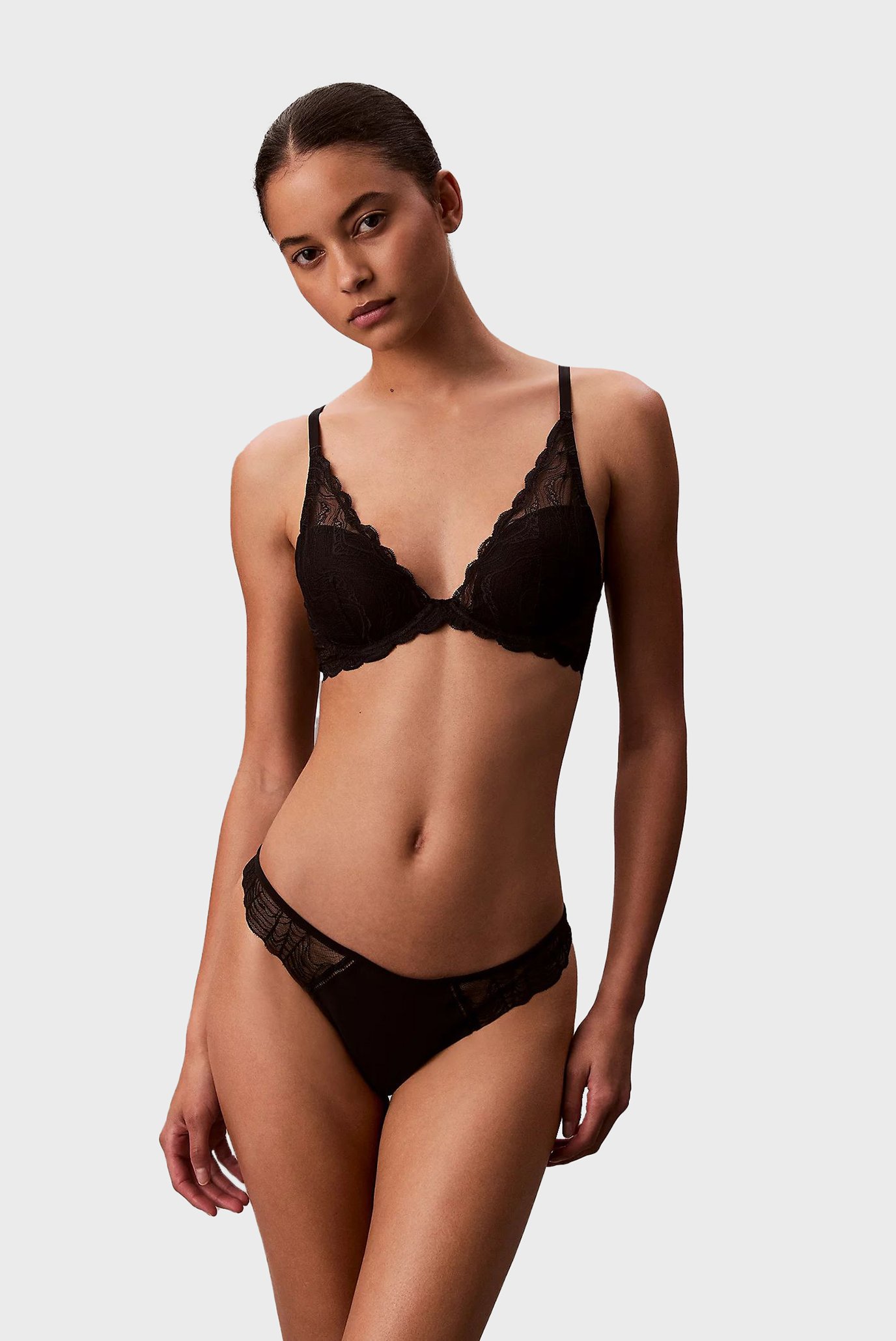 Женские черные трусики THONG Черный L Calvin Klein LV00QF8360 Женские черные трусики THONG Черный L Calvin Klein LV00QF8360