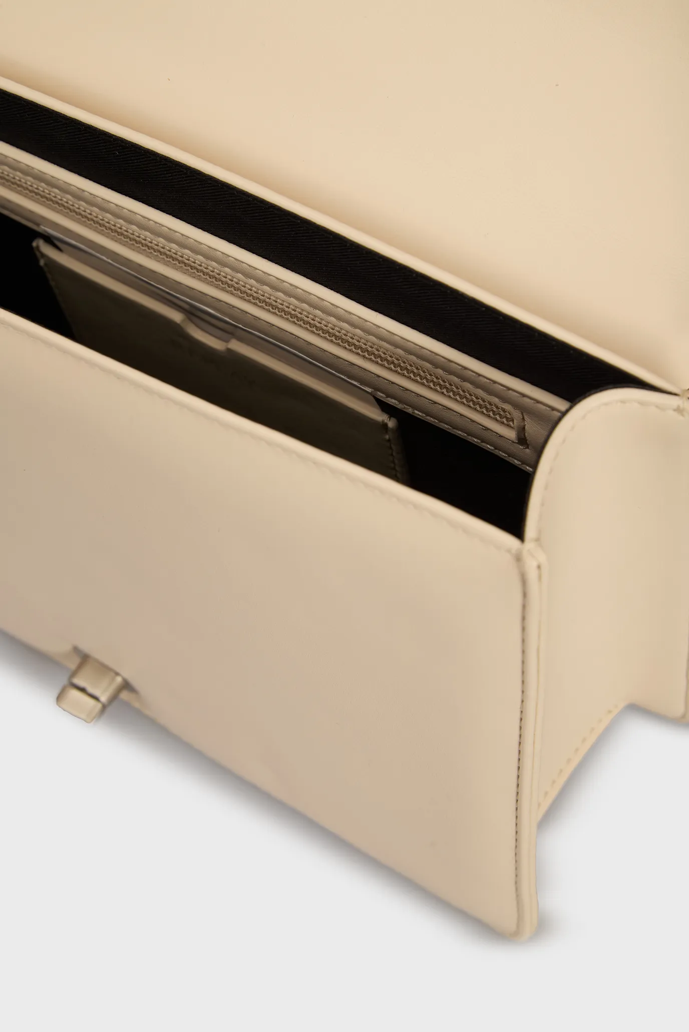 Жіноча біла сумка 5