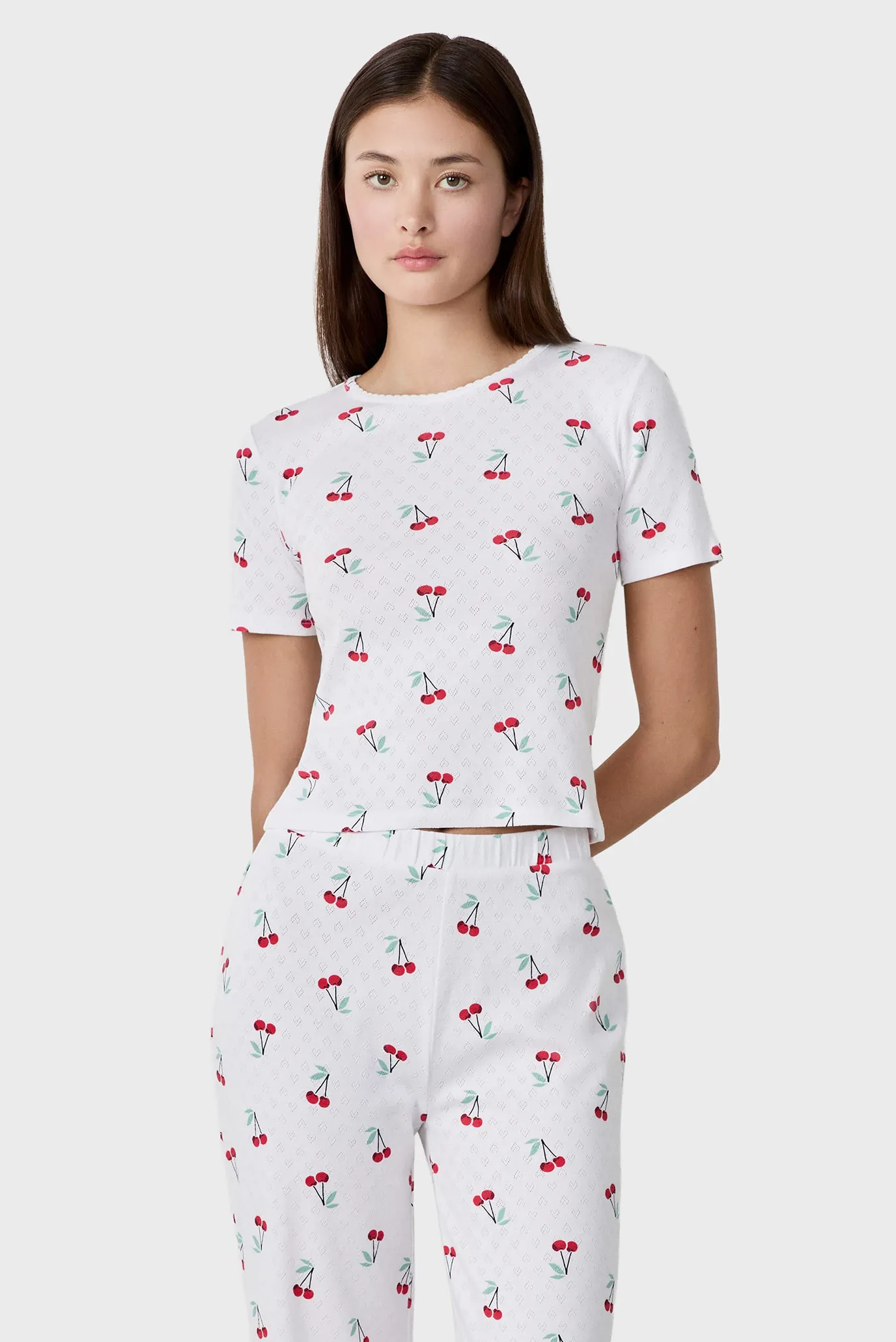 Жіноча біла піжама з візерунком (футболка, брюки) CHERRY 2