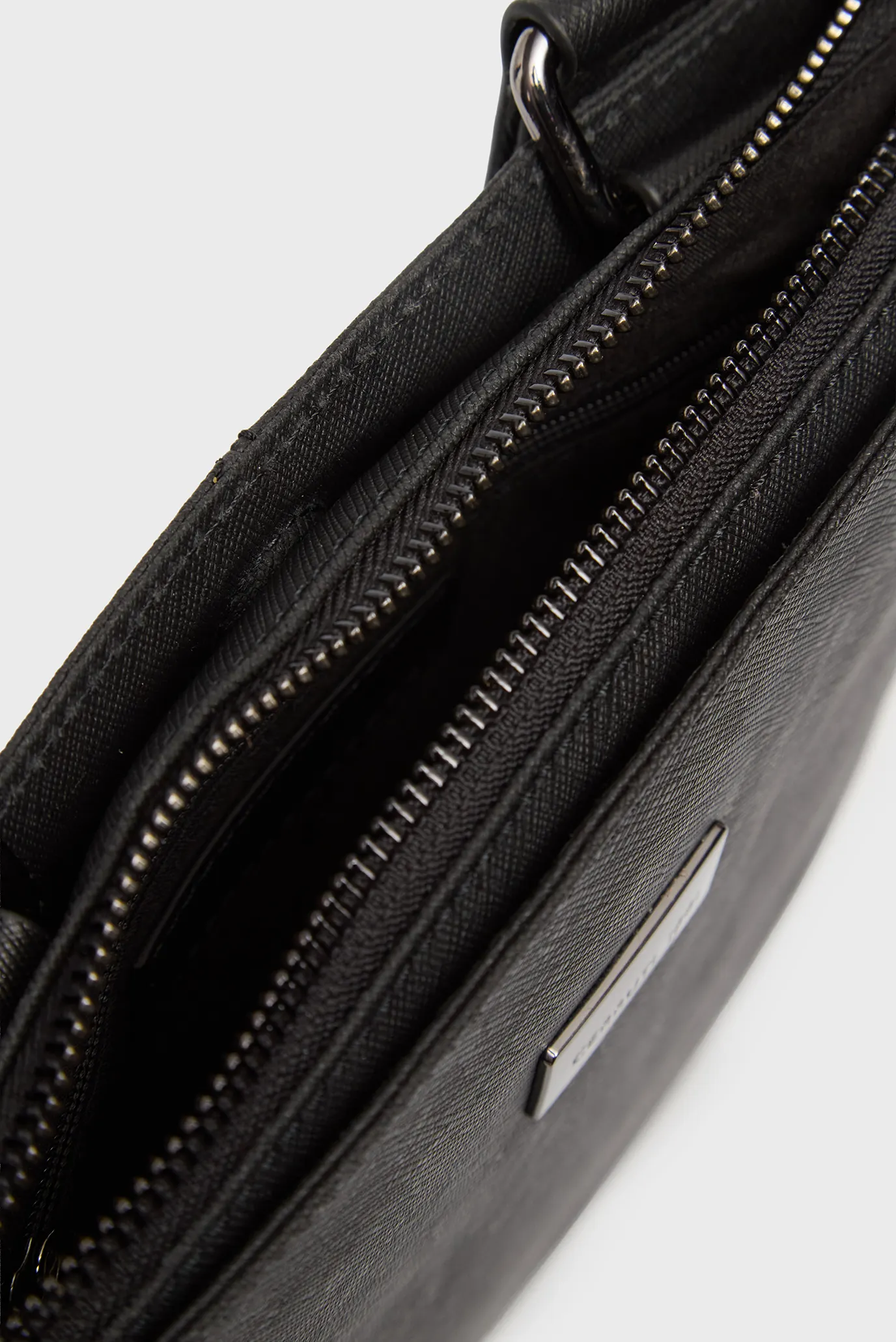 Чоловіча чорна шкіряна сумка OLIVIER 2