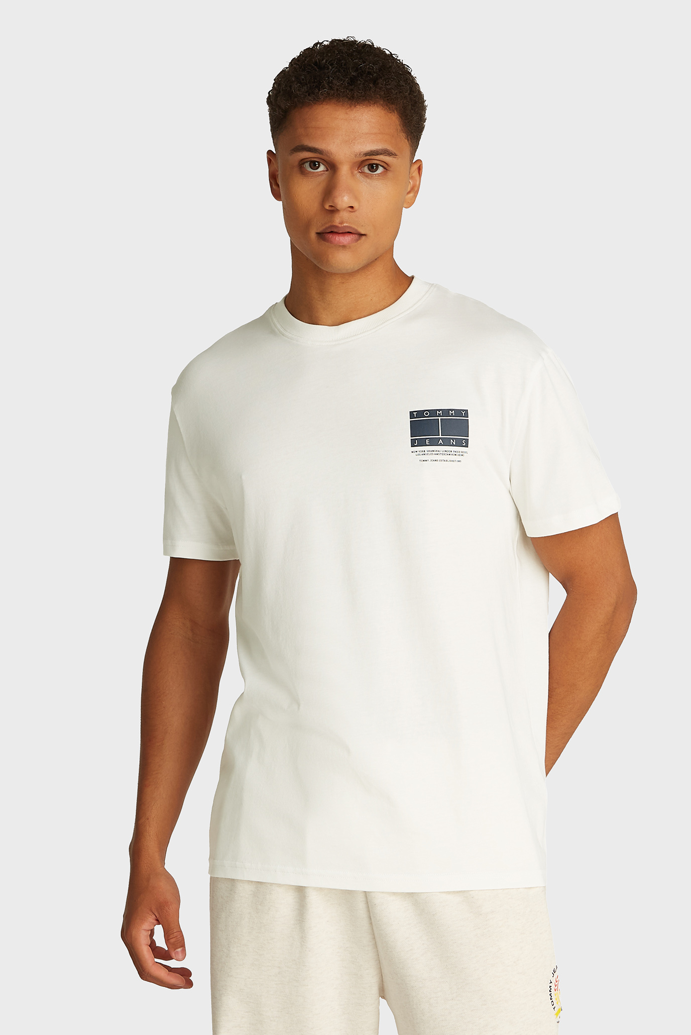 Мужская белая футболка TJM REG DNA GRAPHIC Белый XXL Tommy Jeans DM0DM20814 Мужская белая футболка TJM REG DNA GRAPHIC Белый XXL Tommy Jeans DM0DM20814