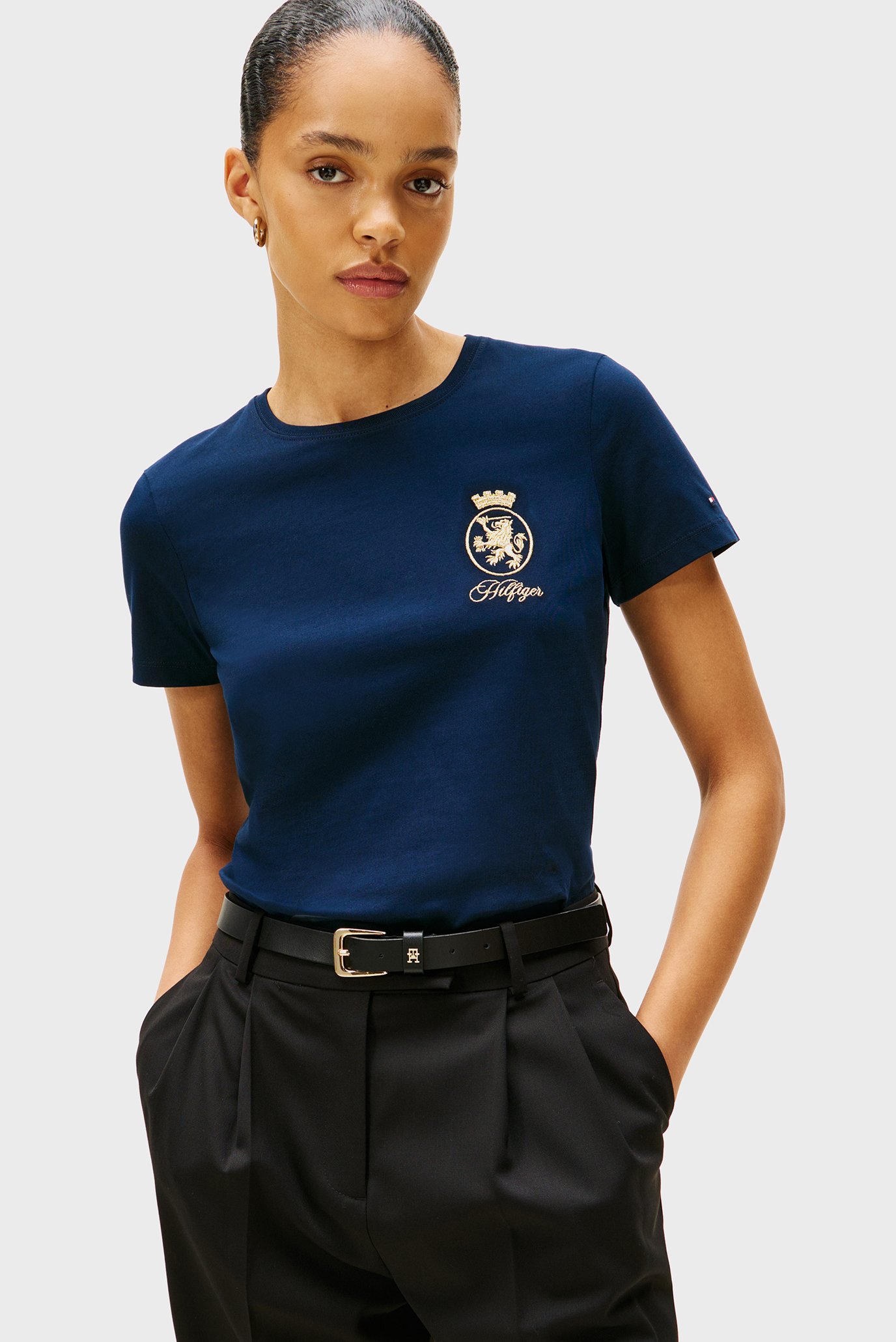 Женская темно-синяя футболка GOLD CREST Синий M Tommy Hilfiger WW0WW46153 Женская темно-синяя футболка GOLD CREST Синий M Tommy Hilfiger WW0WW46153