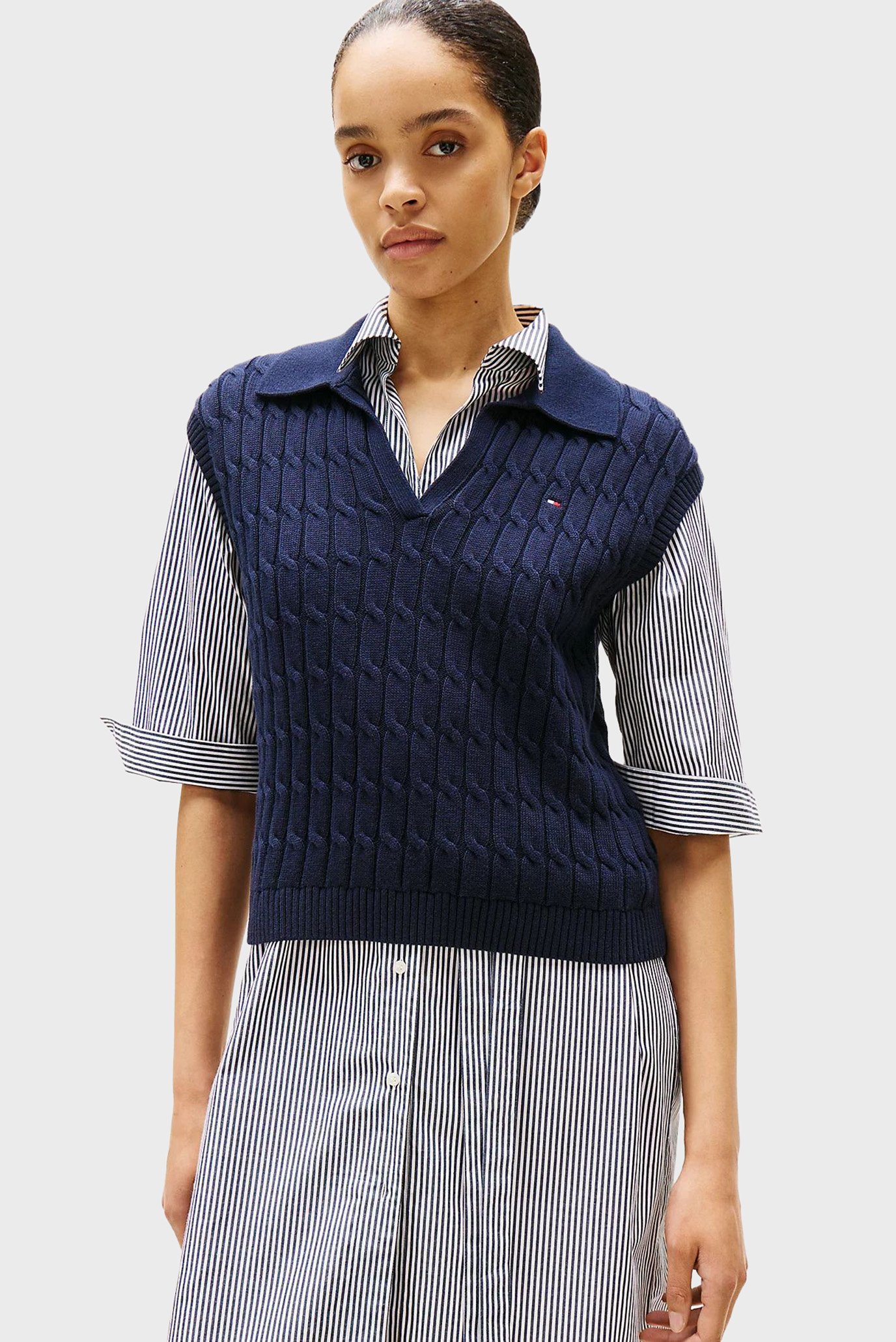 Женский темно-синий жилет CO CABLE MID GG OPEN POLO VEST Синий S Tommy Hilfiger WW0WW45655 Женский темно-синий жилет CO CABLE MID GG OPEN POLO VEST Синий S Tommy Hilfiger WW0WW45655
