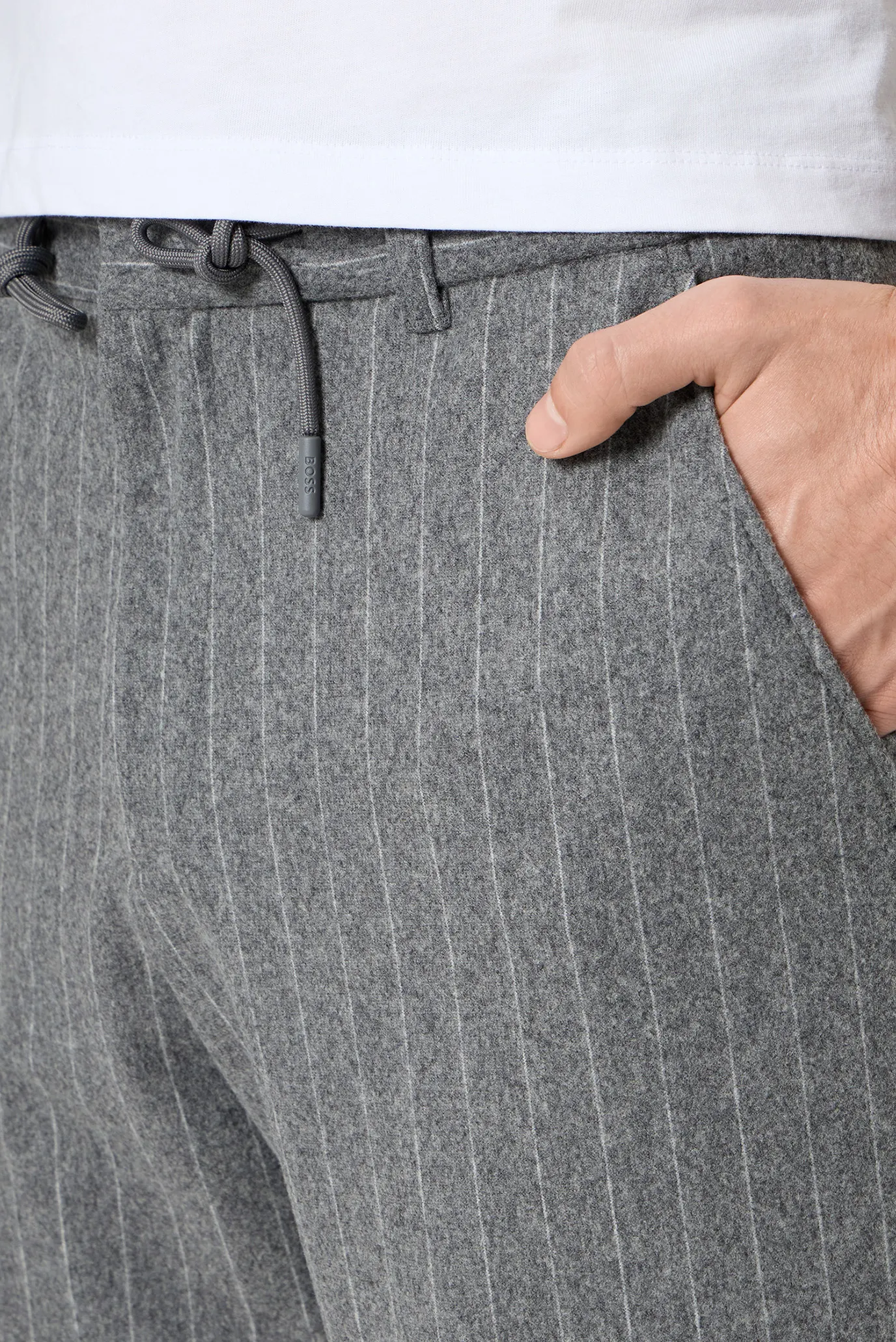 Мужские серые брюки в полоску 4