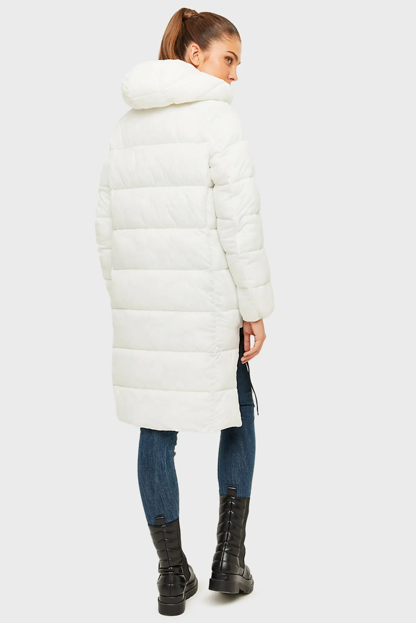 Жіноча біла куртка 2