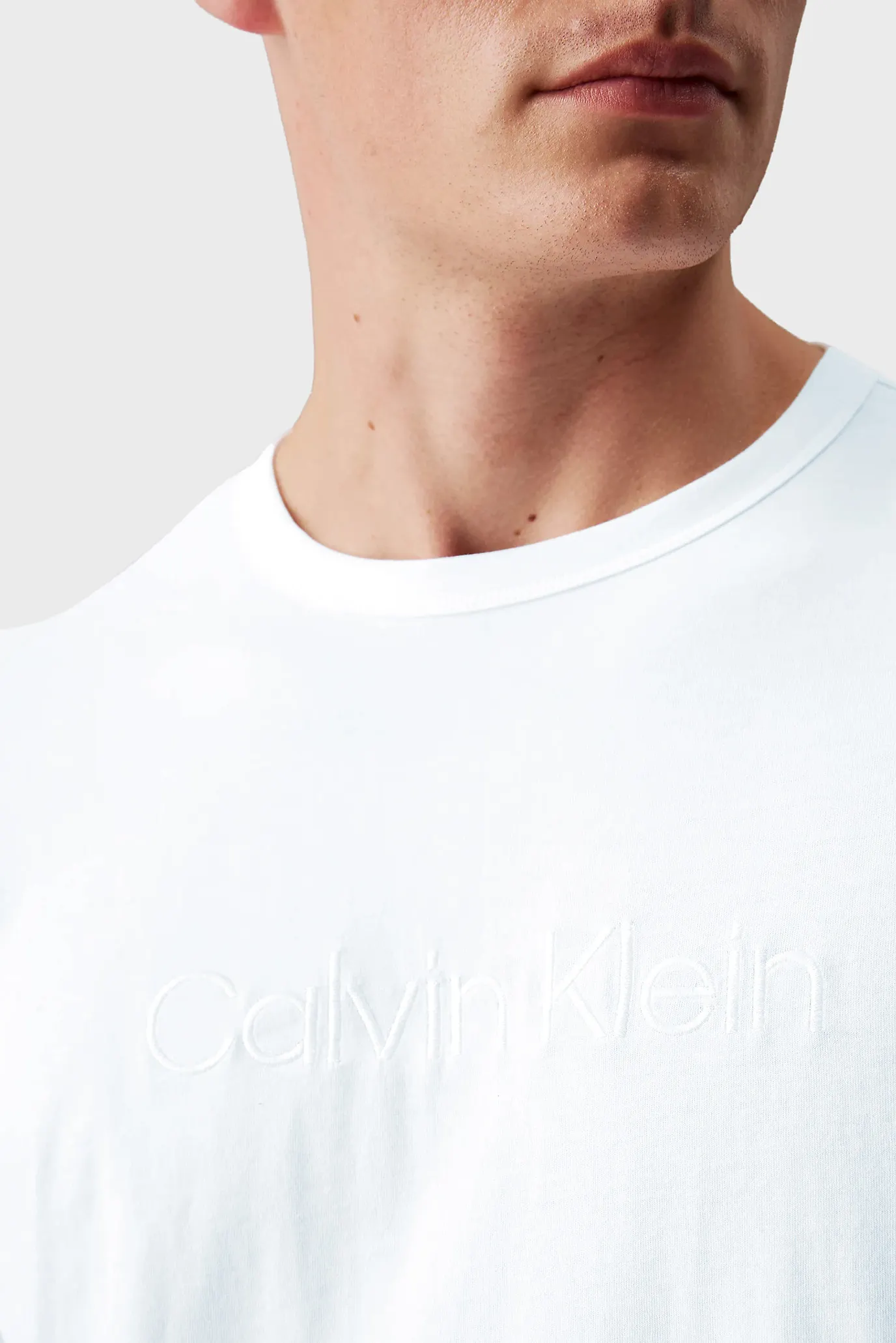 Чоловічий білий лонгслів CREW NECK 4