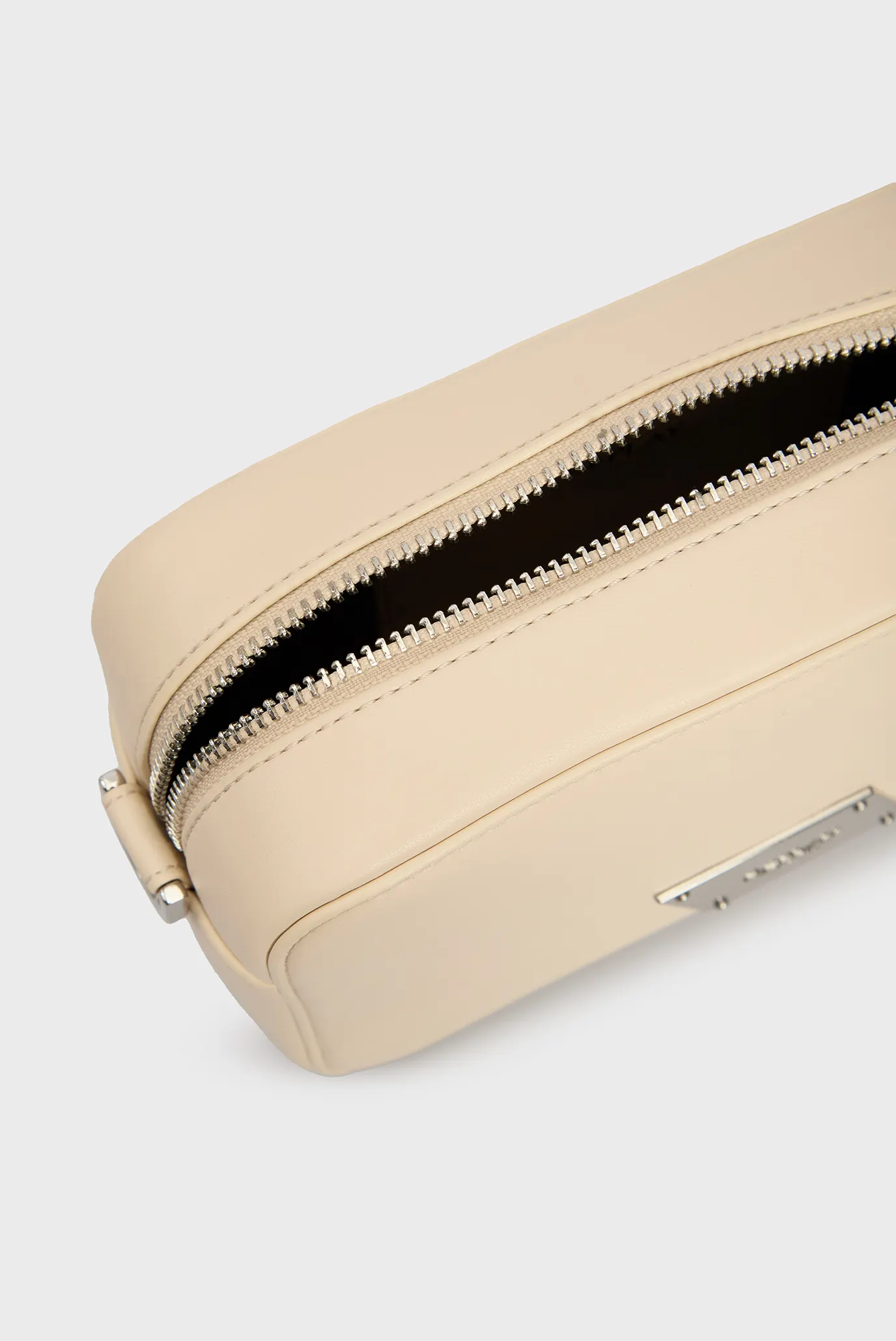 Женская белая сумка 2