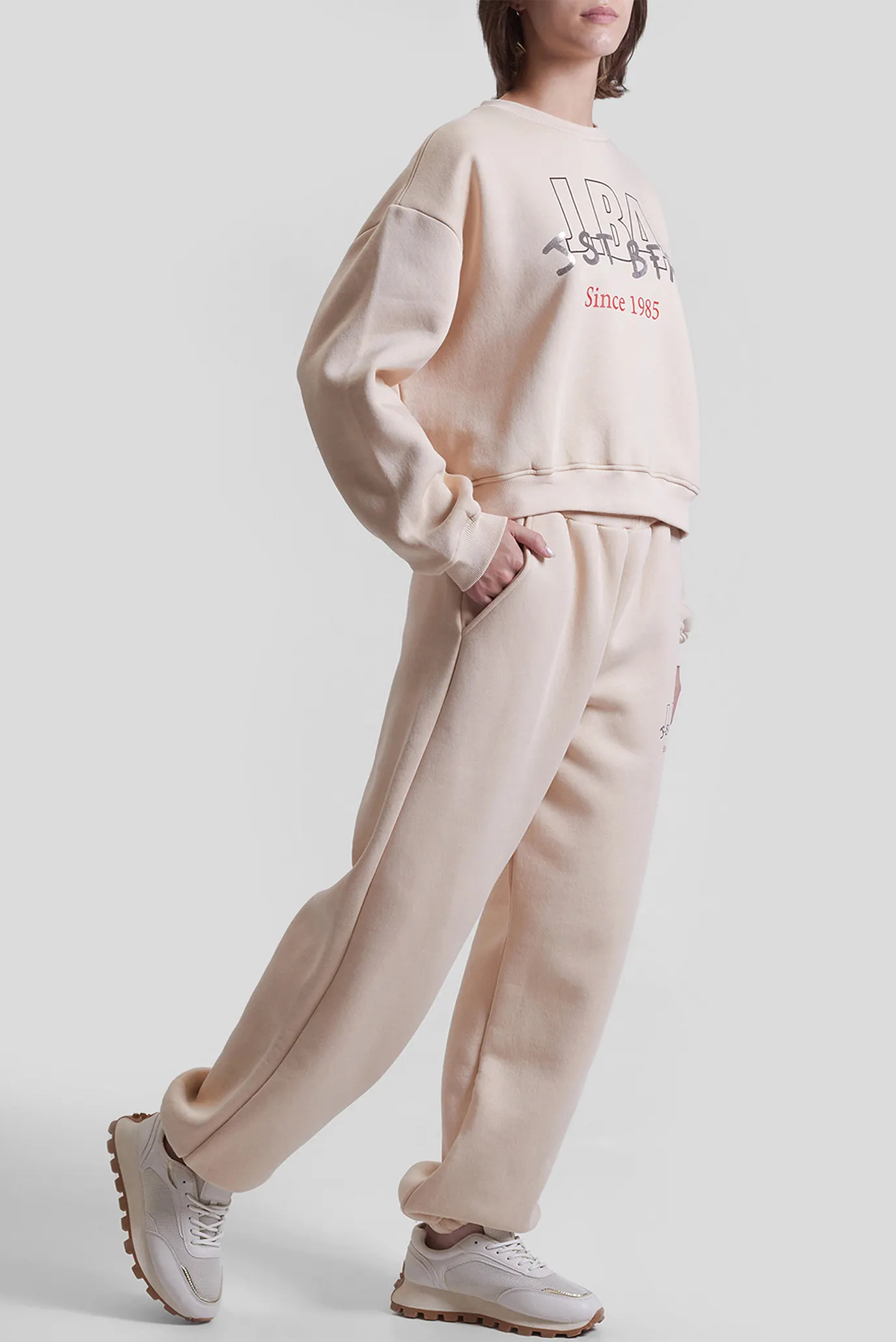 Жіночий бежевий спортивний костюм (світшот, штани) 2