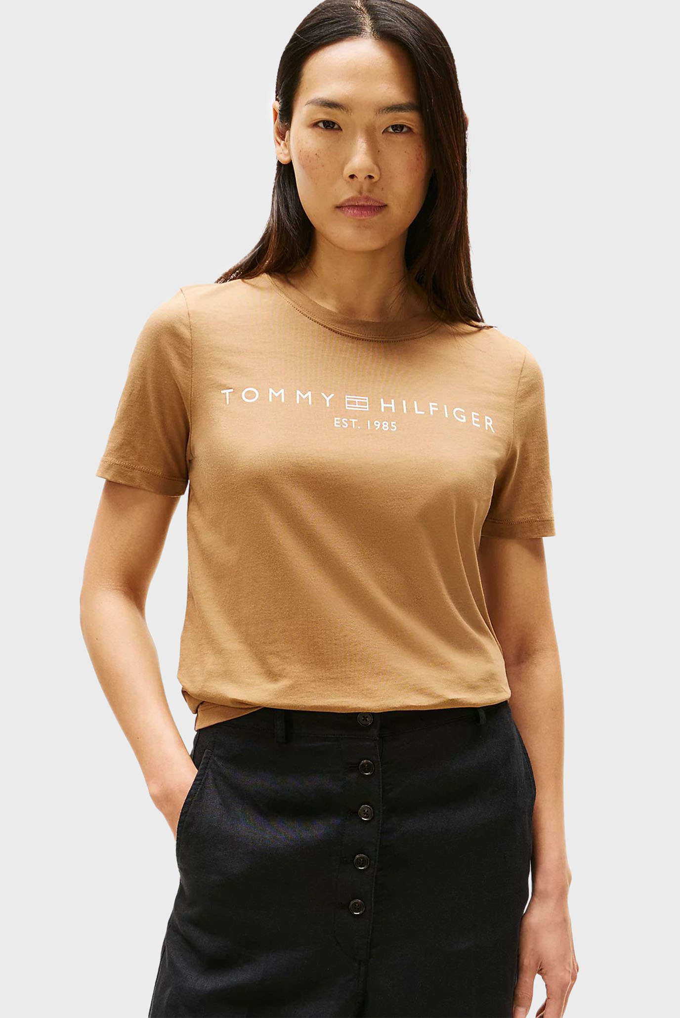 Женская коричневая футболка REG CORP LOGO Коричневый XS Tommy Hilfiger WW0WW40276 Женская коричневая футболка REG CORP LOGO Коричневый XS Tommy Hilfiger WW0WW40276