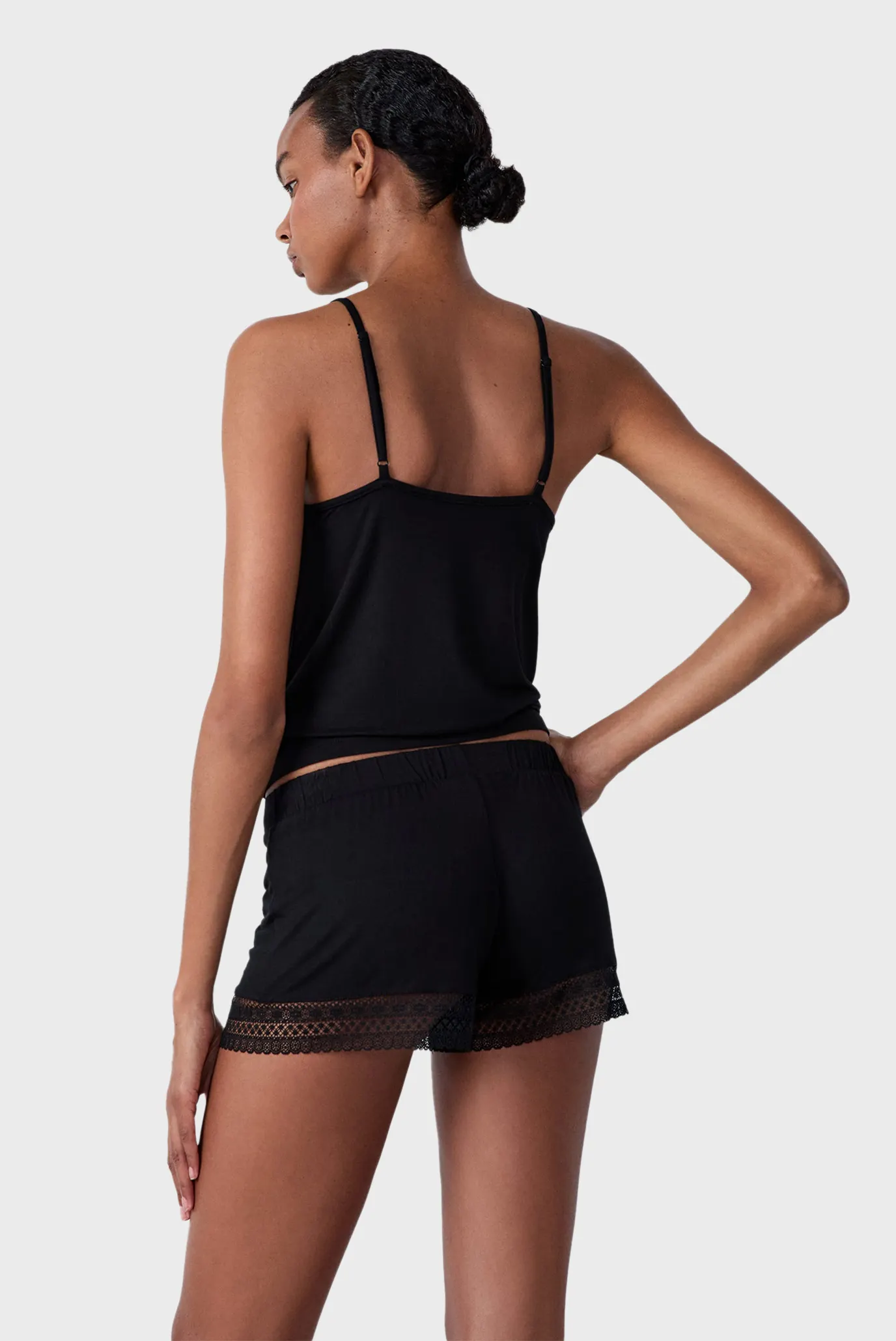 Жіночі чорні шорти ALBANE 3