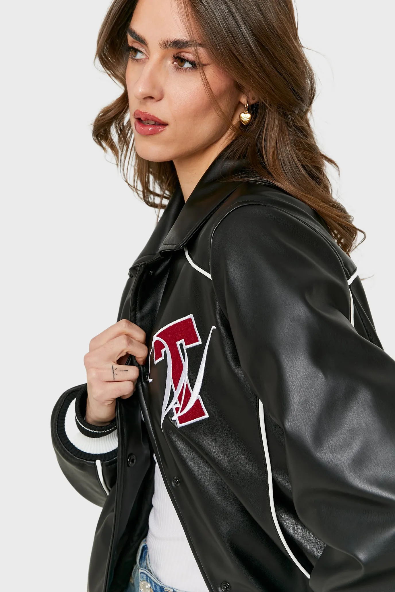 Жіноча чорна куртка 2