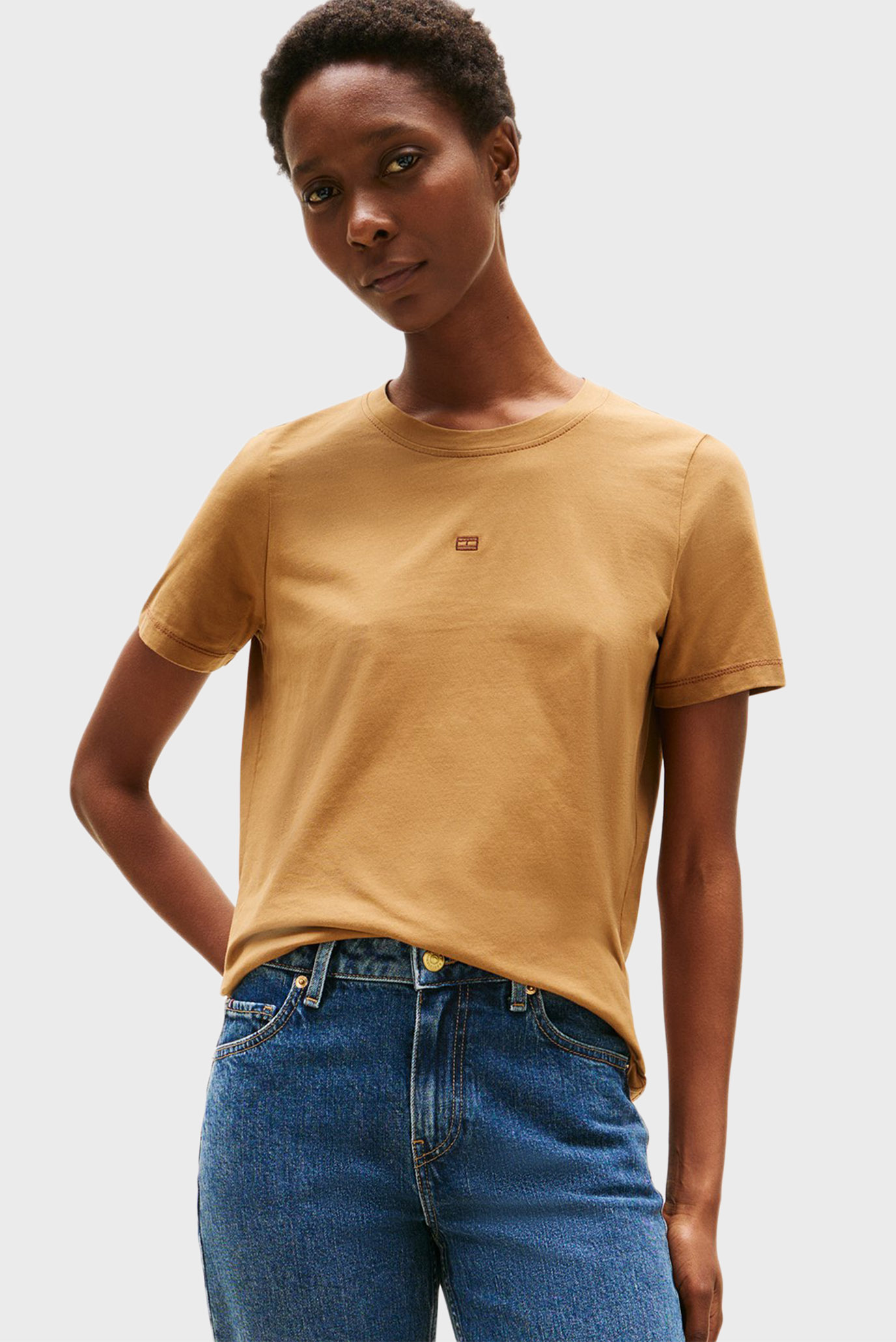 Женская коричневая футболка TONAL FLAG REG C-NK Коричневый M Tommy Hilfiger WW0WW45626 Женская коричневая футболка TONAL FLAG REG C-NK Коричневый M Tommy Hilfiger WW0WW45626