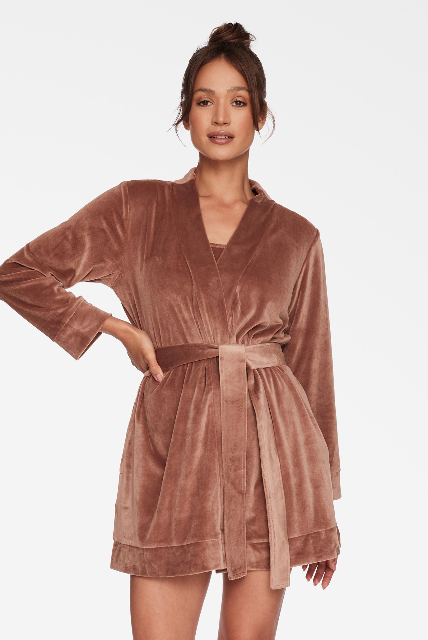 Жіночий коричневий велюровий халат CHAGGIT 1