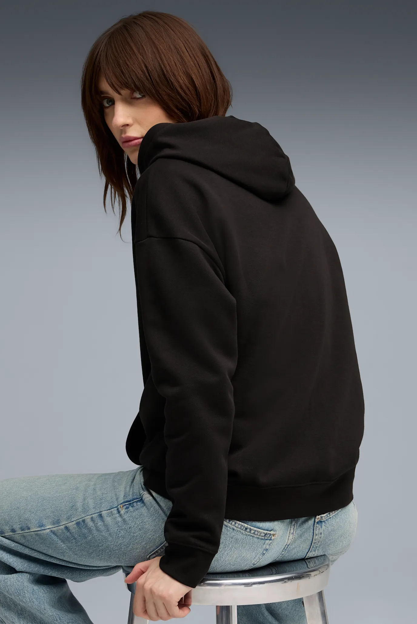 Женское черное худи PUMA Class Relaxed Hoodie Women 3