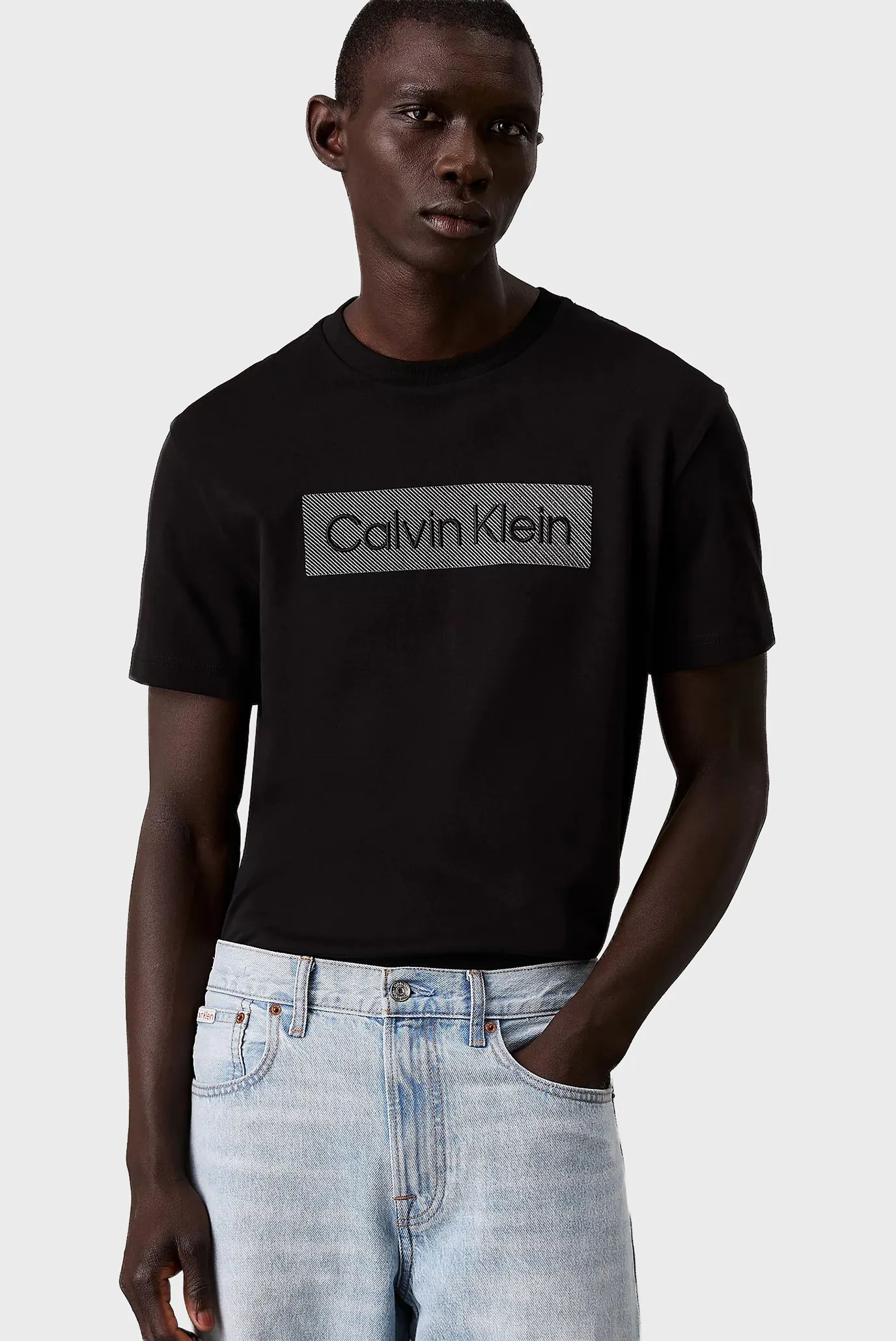 Мужская черная футболка TEXTURED EMBROIDERY Черный L Calvin Klein K10K112491