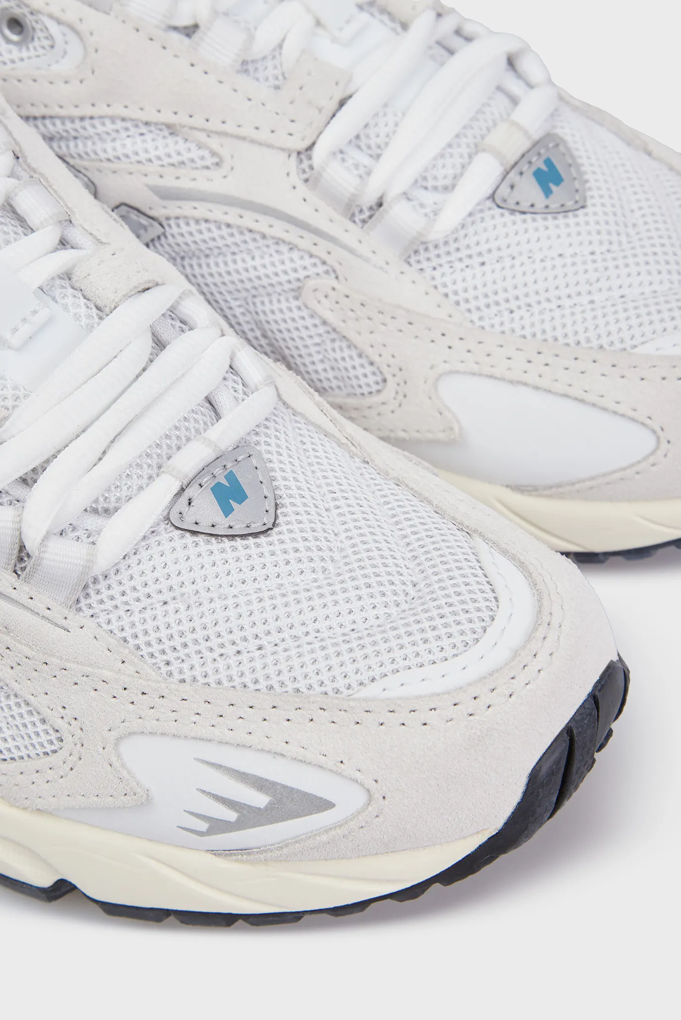 Білі кросівки 725 2