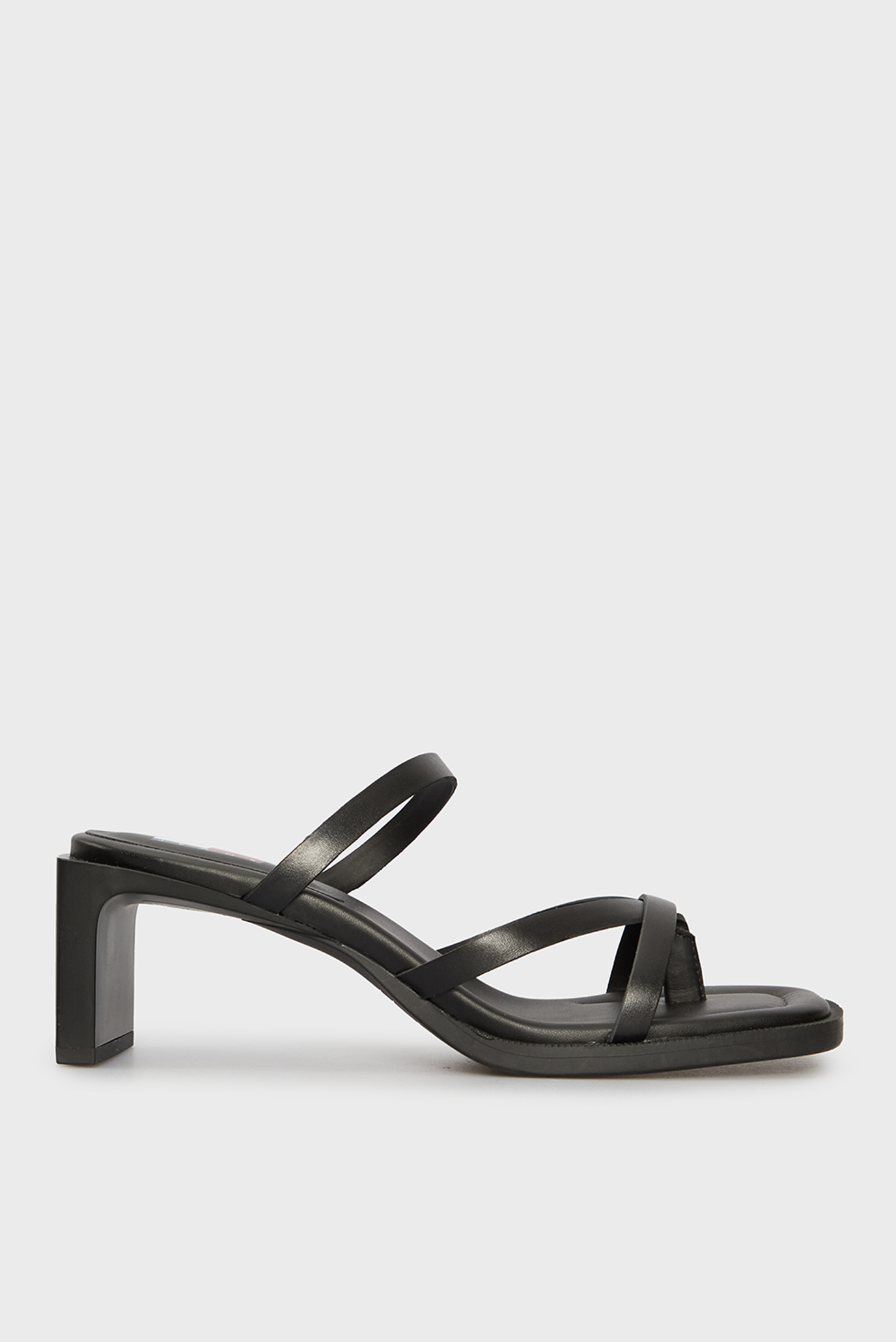 Женские черные кожаные мюли THE SOHO SANDAL Черный 36 Tommy Jeans EN0EN02781 Женские черные кожаные мюли THE SOHO SANDAL Черный 36 Tommy Jeans EN0EN02781