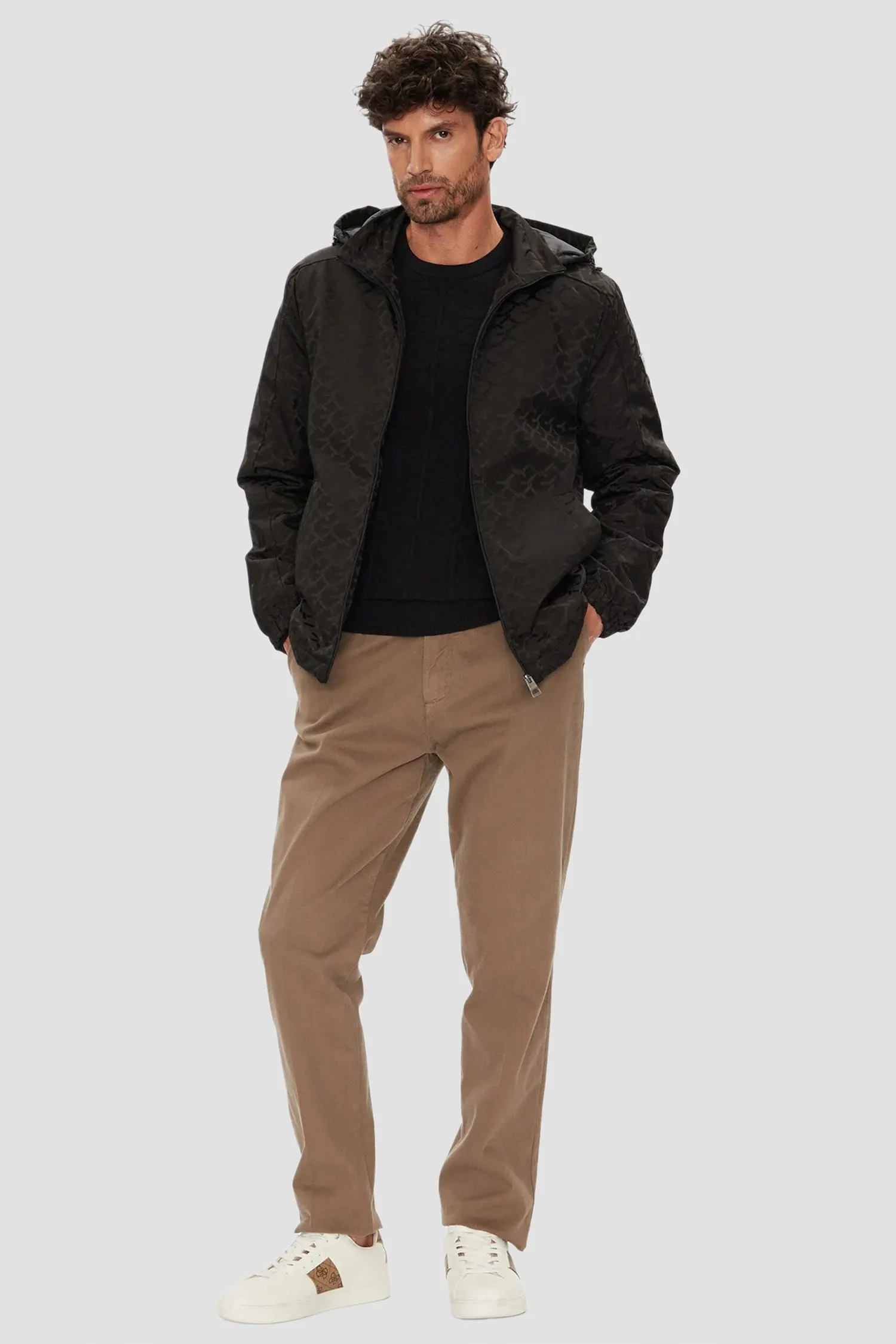 Чоловіча чорна куртка з візерунком 2