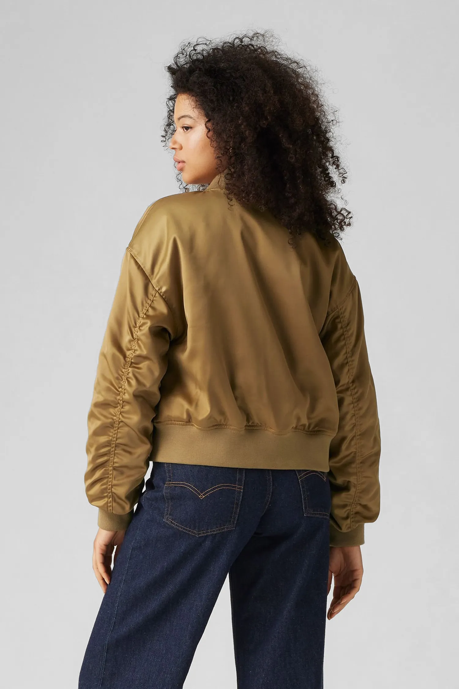 Жіночий коричневий бомбер 3