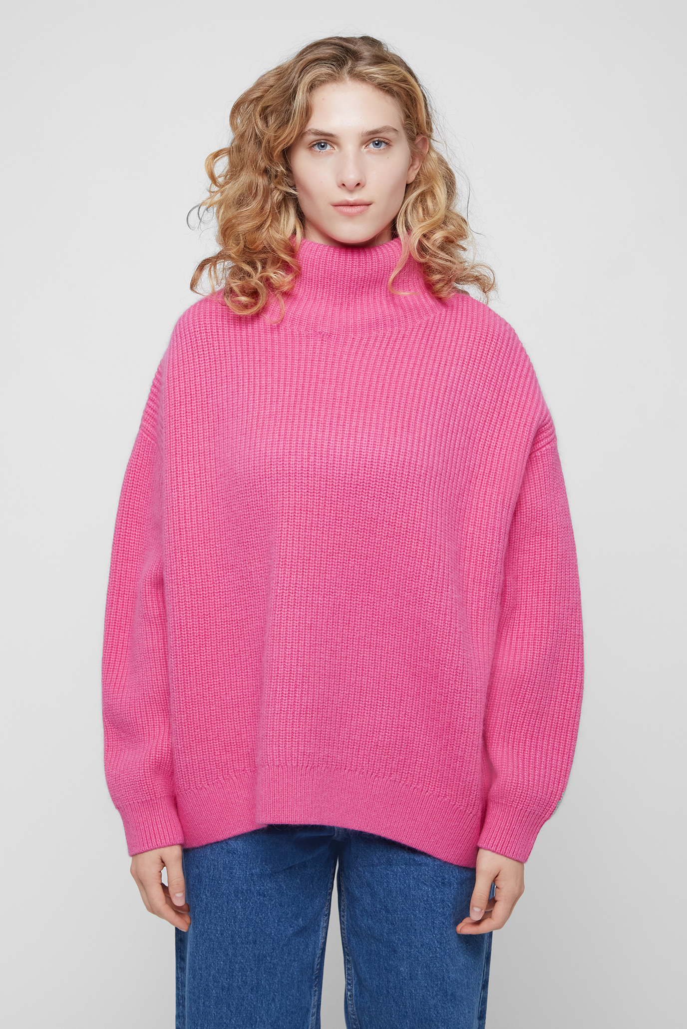 Женский розовый свитер 1