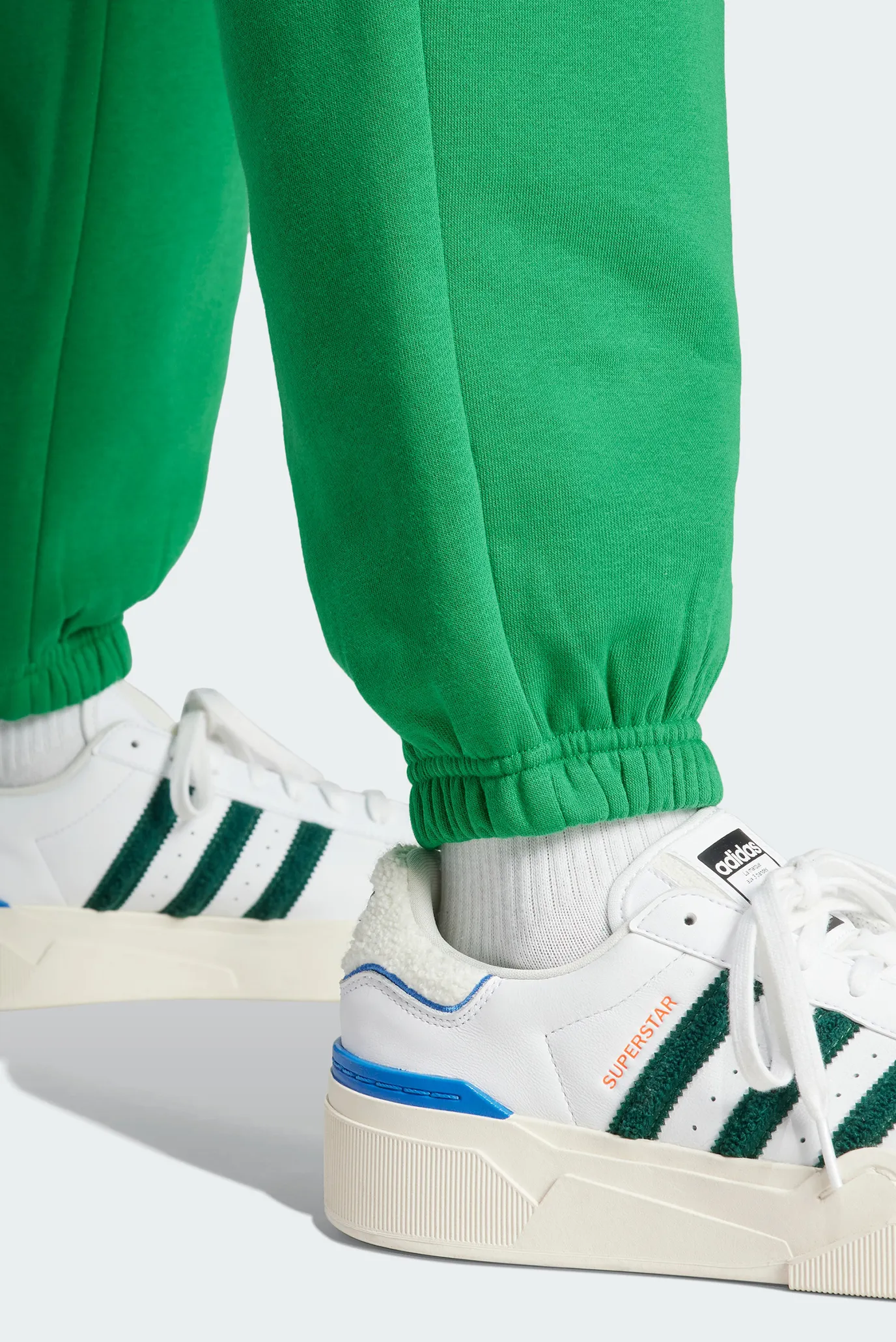 グリーンメン子 Спортивные штаны adidas Originals Firebird женские цвет зелёный с